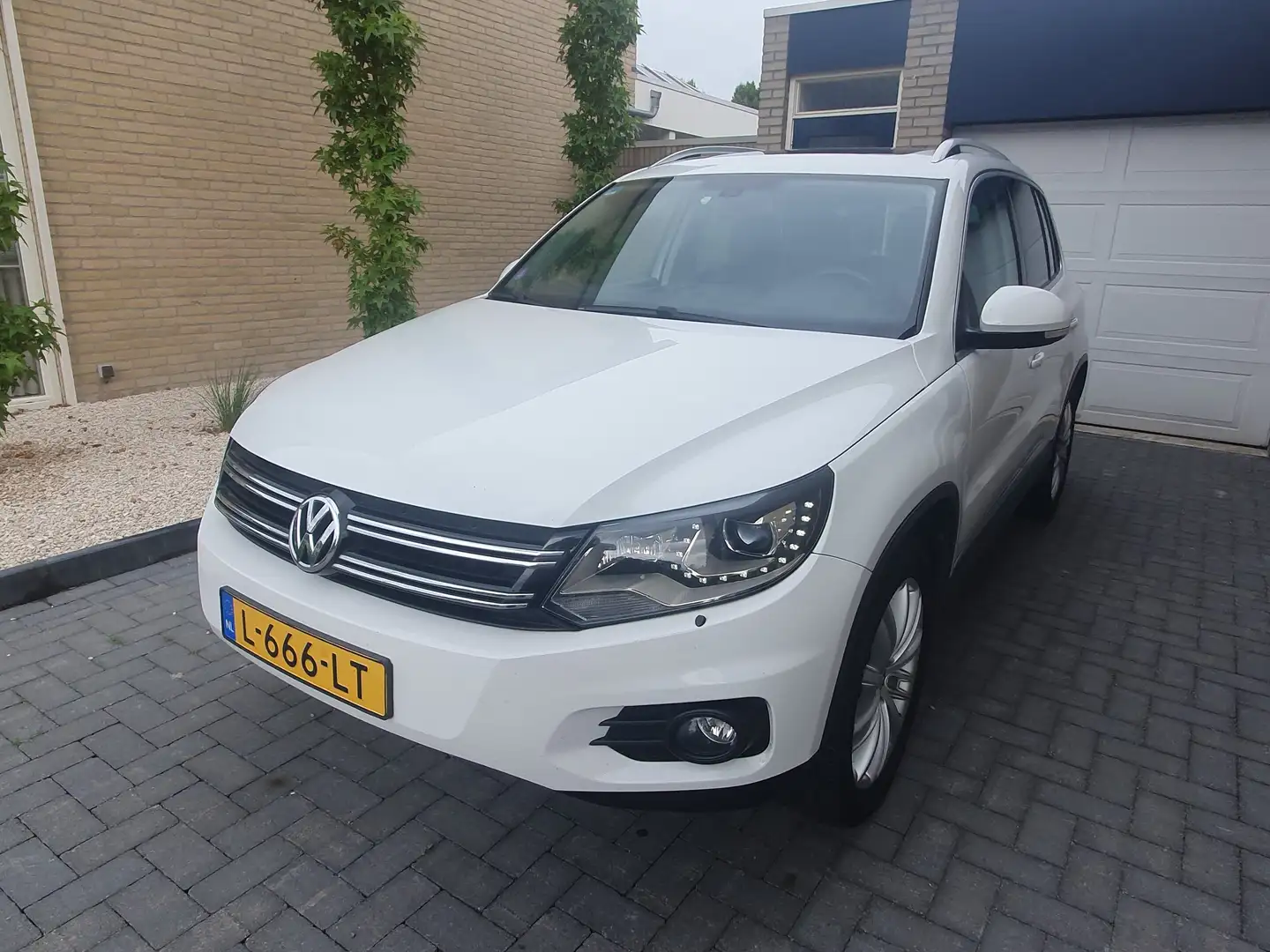 Volkswagen Tiguan 2.0 SE 4motion Wit - 1
