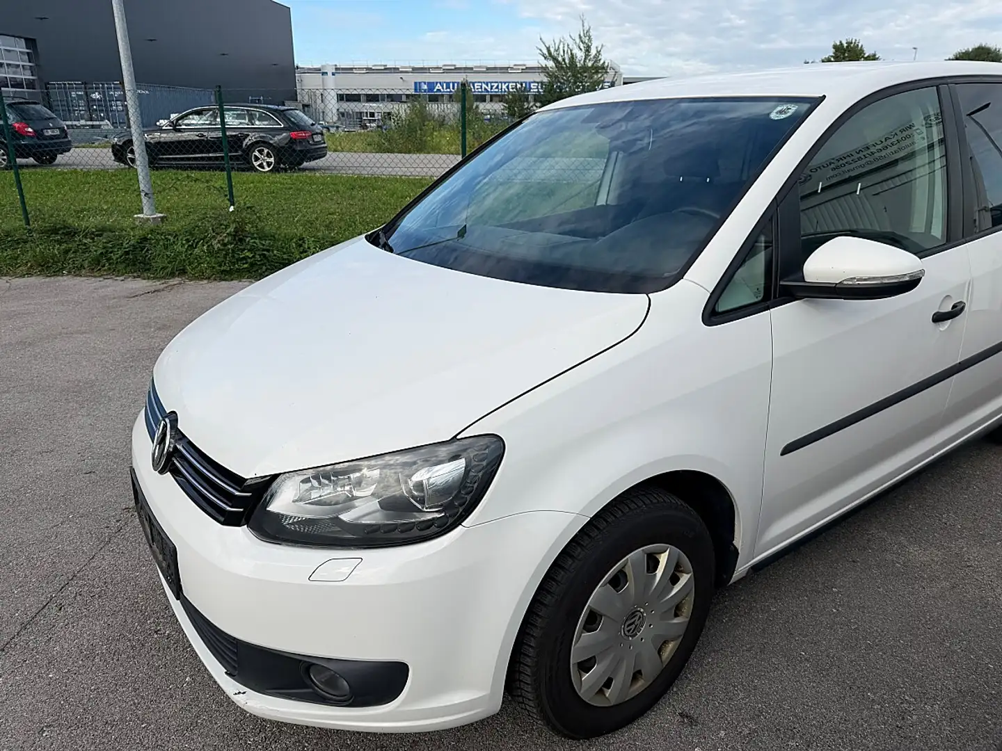 Volkswagen Touran Cool 1,6 BMT TDI DPF Weiß - 2