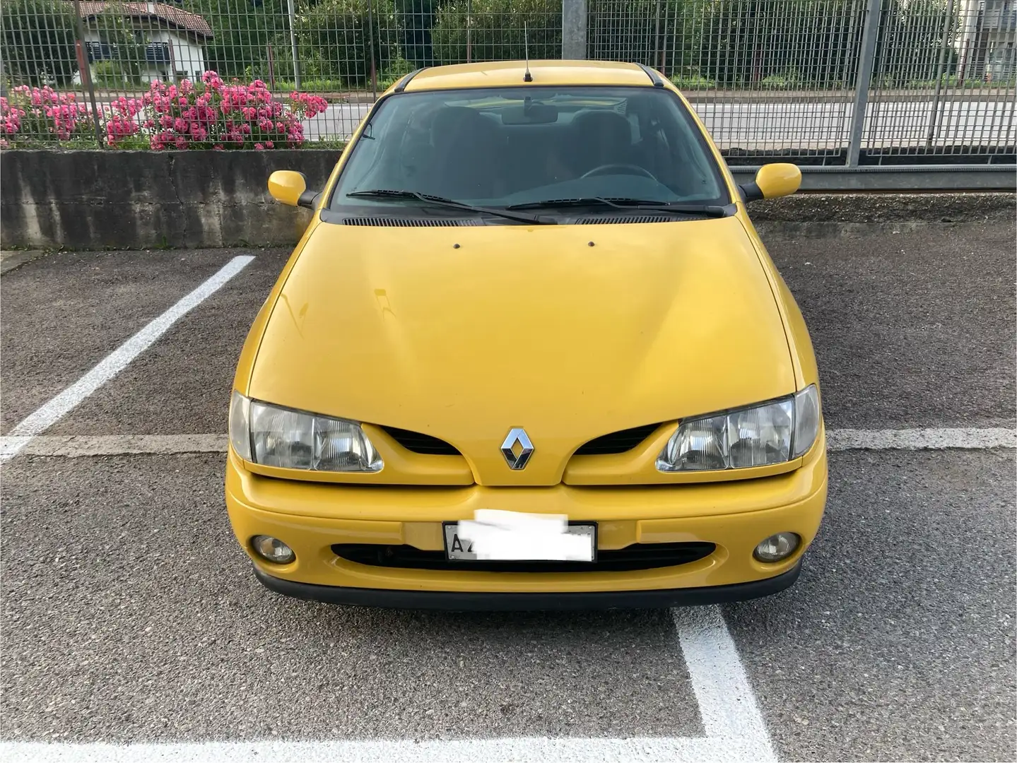Renault Megane Megane Coach 2.0 16v RT Jaune - 2
