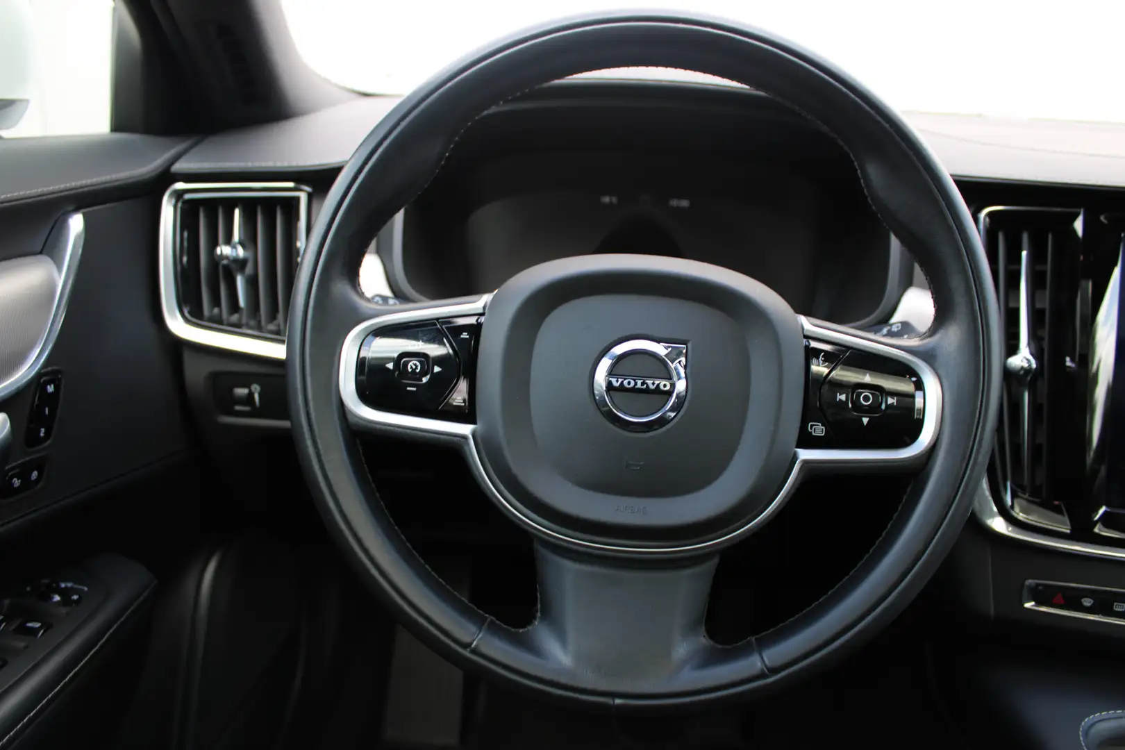 Volvo V90 T4 Inscription | Luchtvering | Trekhaak | Stoel ve Bílá - 2