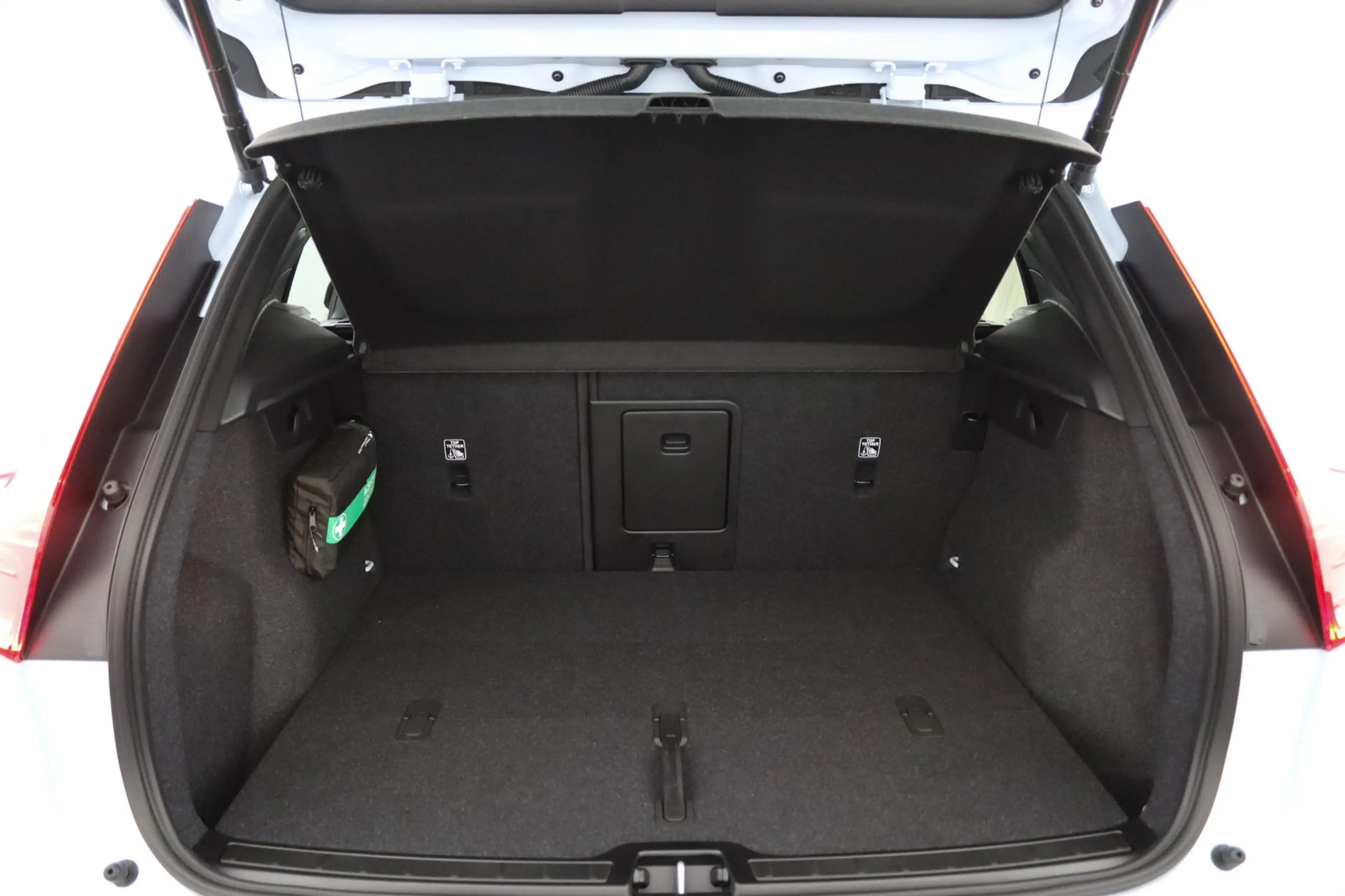 Volvo EX40 Single Motor Extended Range Plus Dark 82 kWh | Pan — photo 11