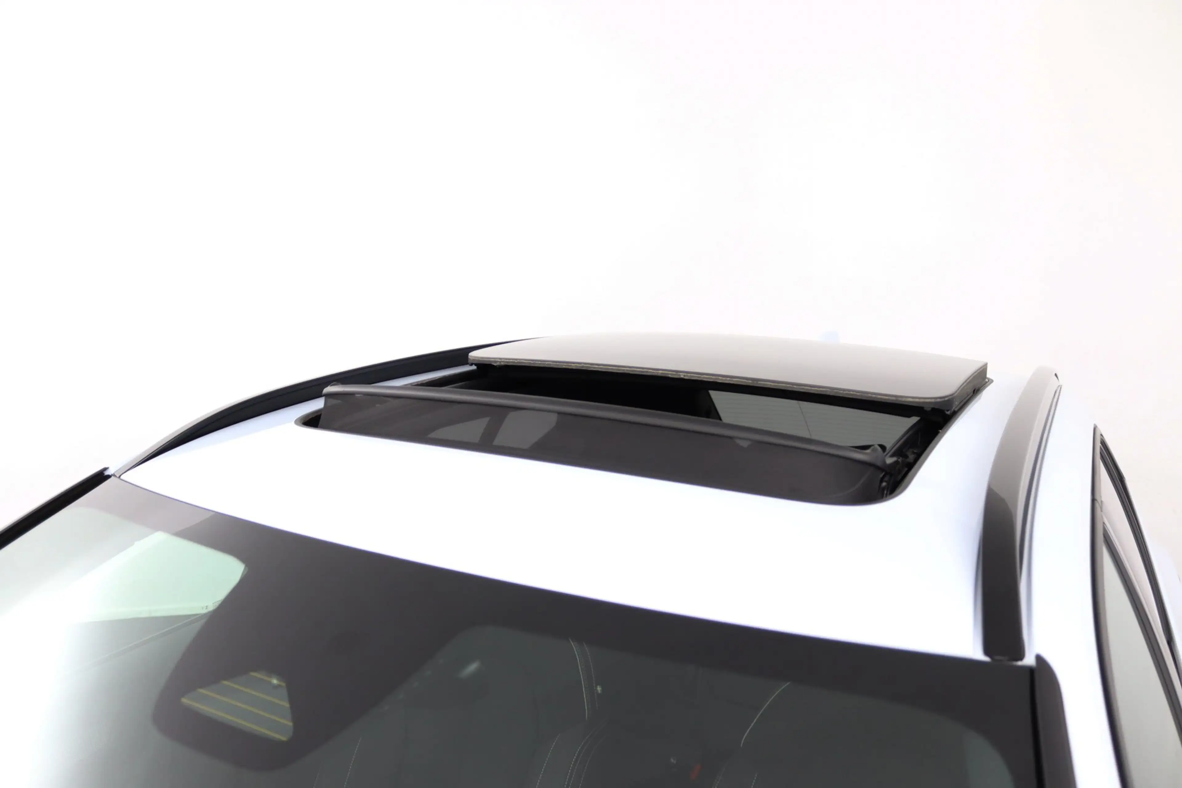 Volvo EX40 Single Motor Extended Range Plus Dark 82 kWh | Pan — photo 25