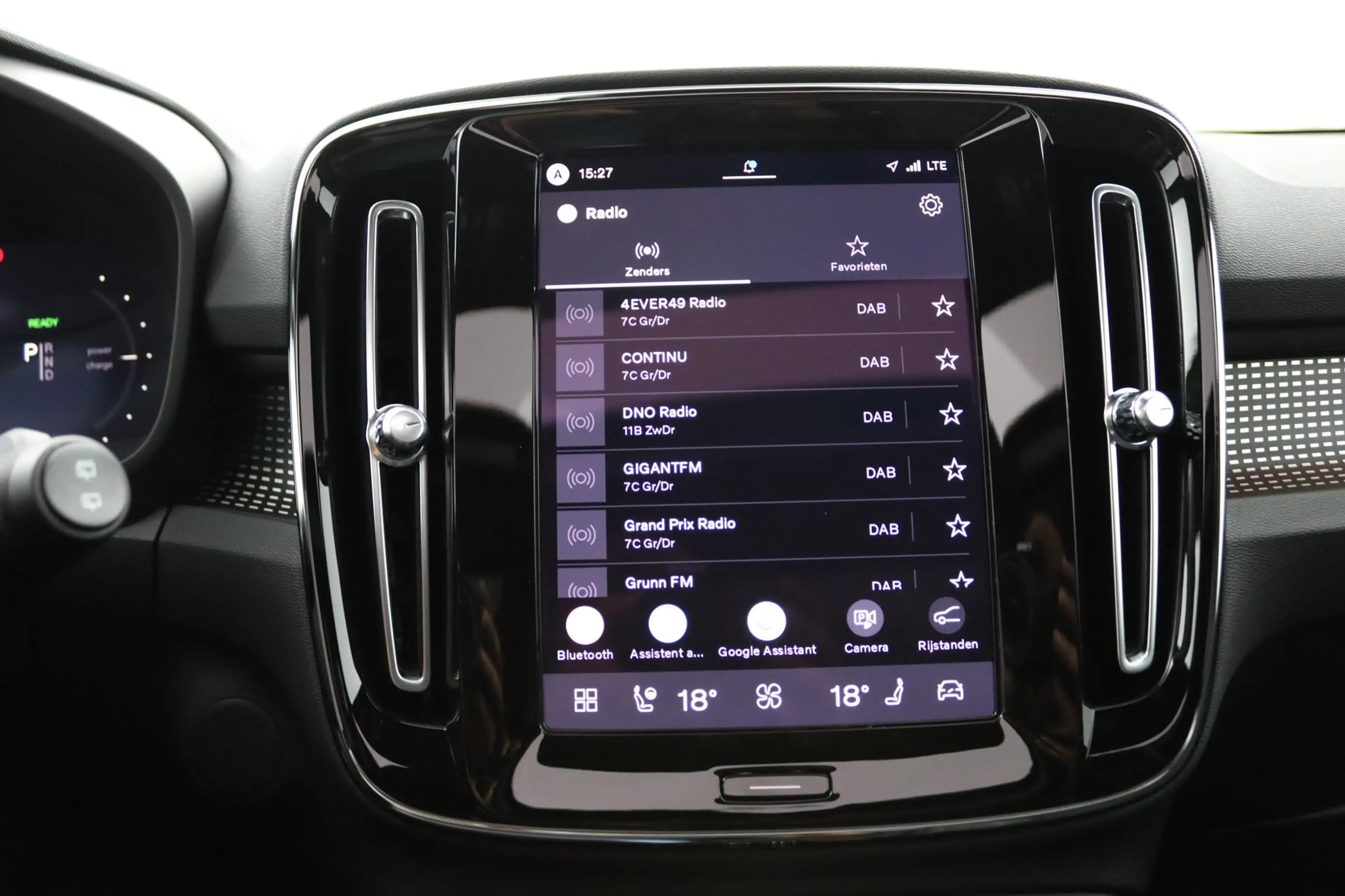 Volvo EX40 Single Motor Extended Range Plus Dark 82 kWh | Pan — photo 43