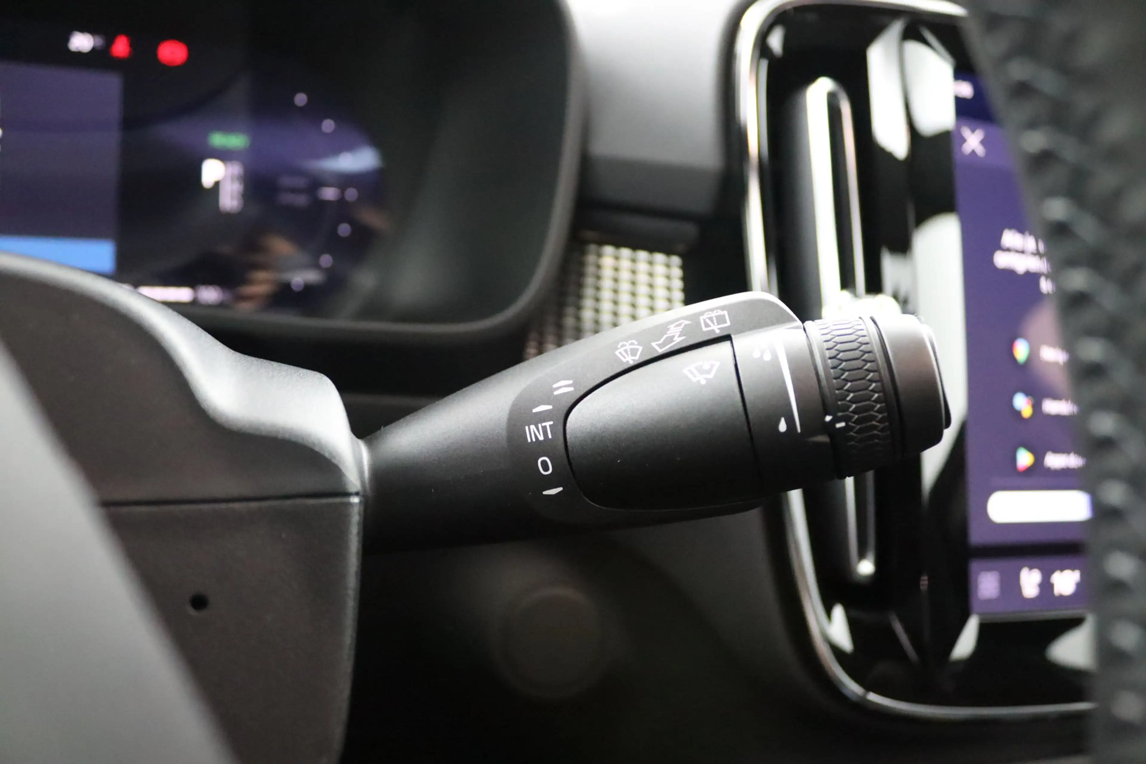 Volvo EX40 Single Motor Extended Range Plus Dark 82 kWh | Pan — photo 33