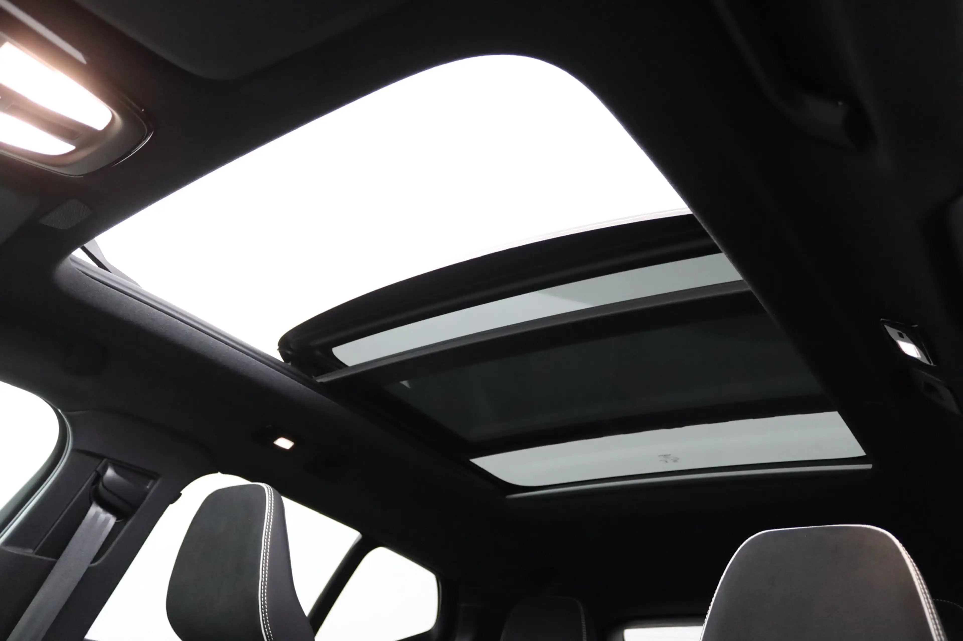 Volvo EX40 Single Motor Extended Range Plus Dark 82 kWh | Pan — photo 14