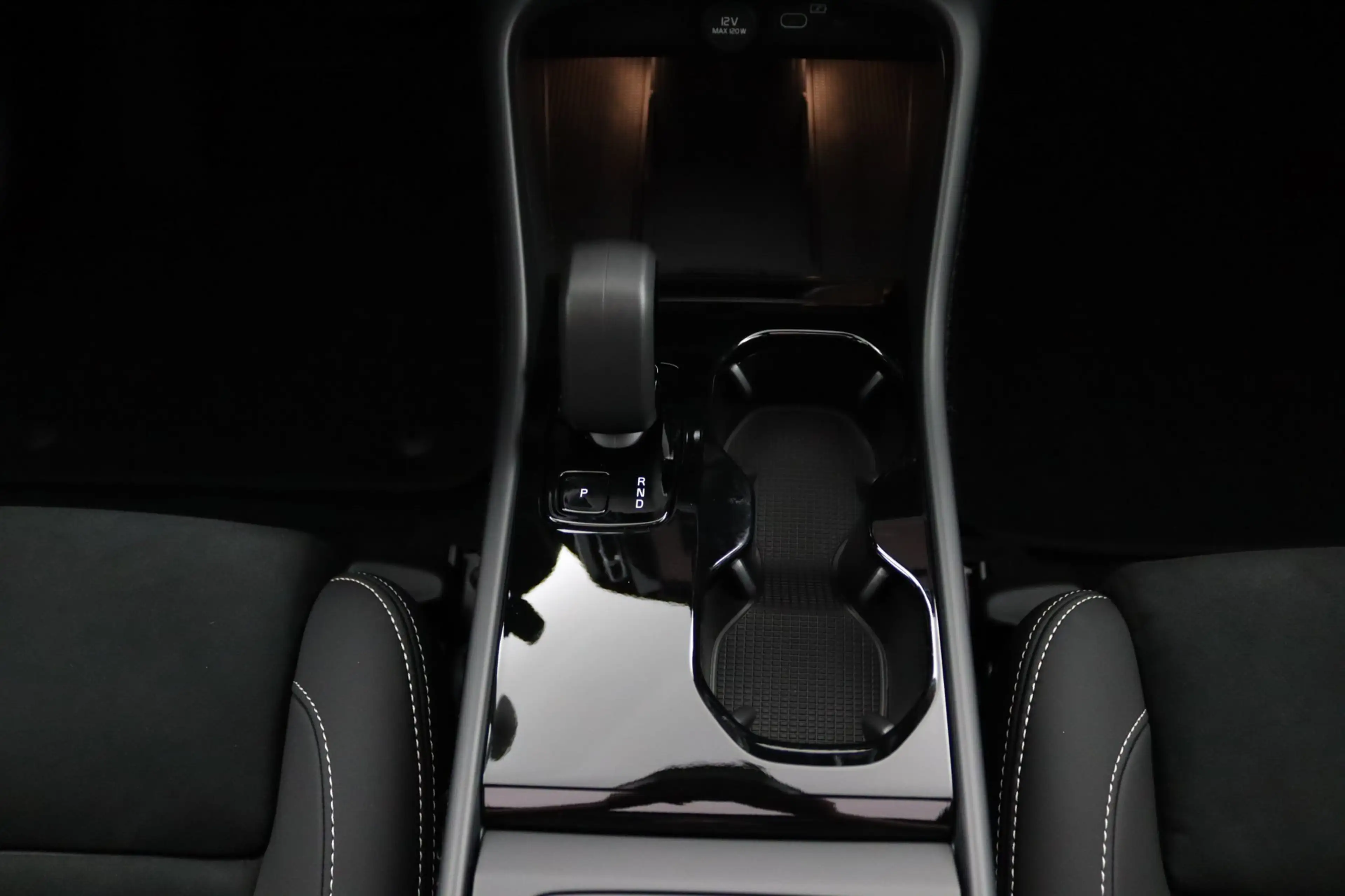 Volvo EX40 Single Motor Extended Range Plus Dark 82 kWh | Pan — photo 31