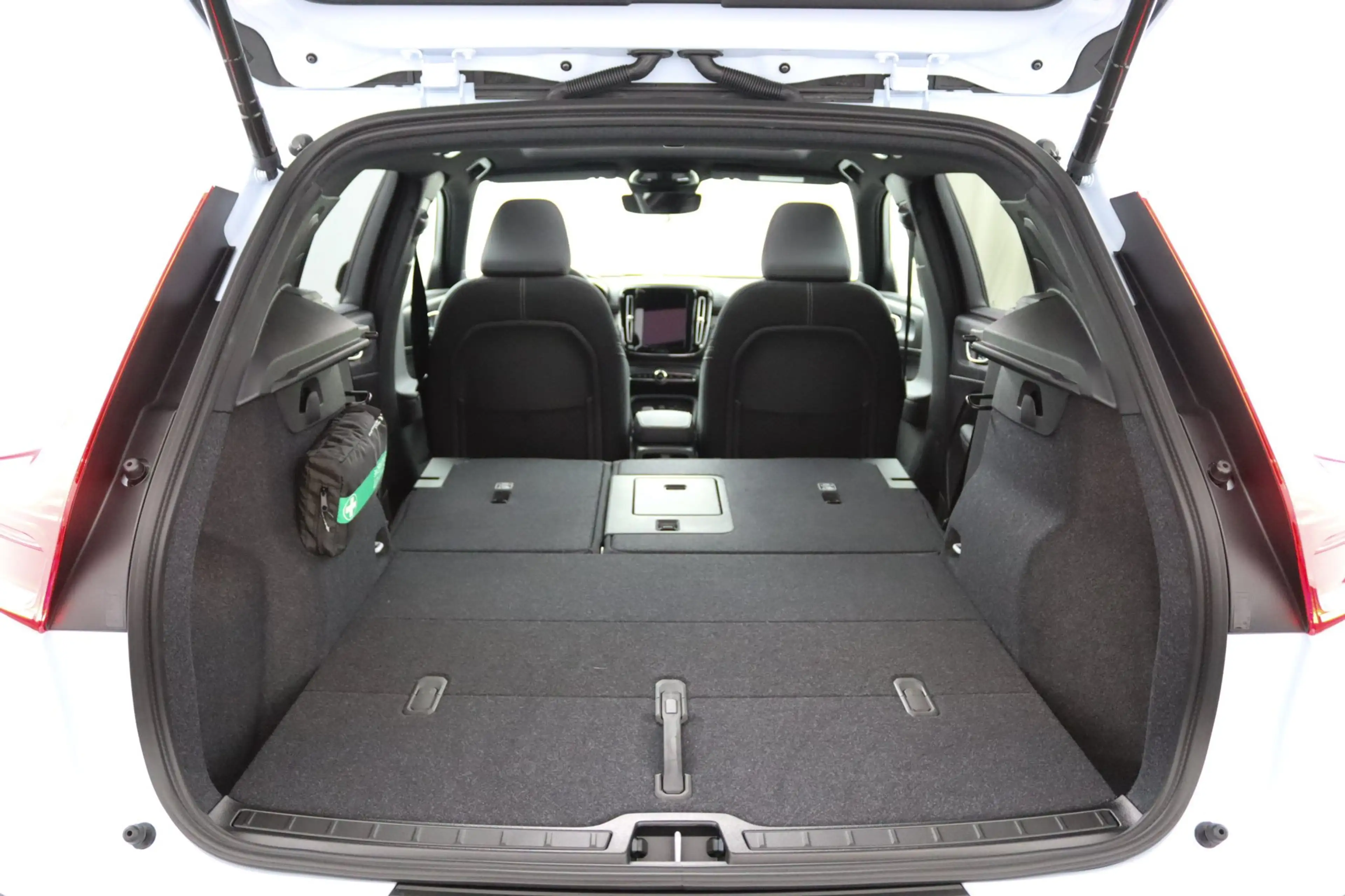Volvo EX40 Single Motor Extended Range Plus Dark 82 kWh | Pan — photo 30
