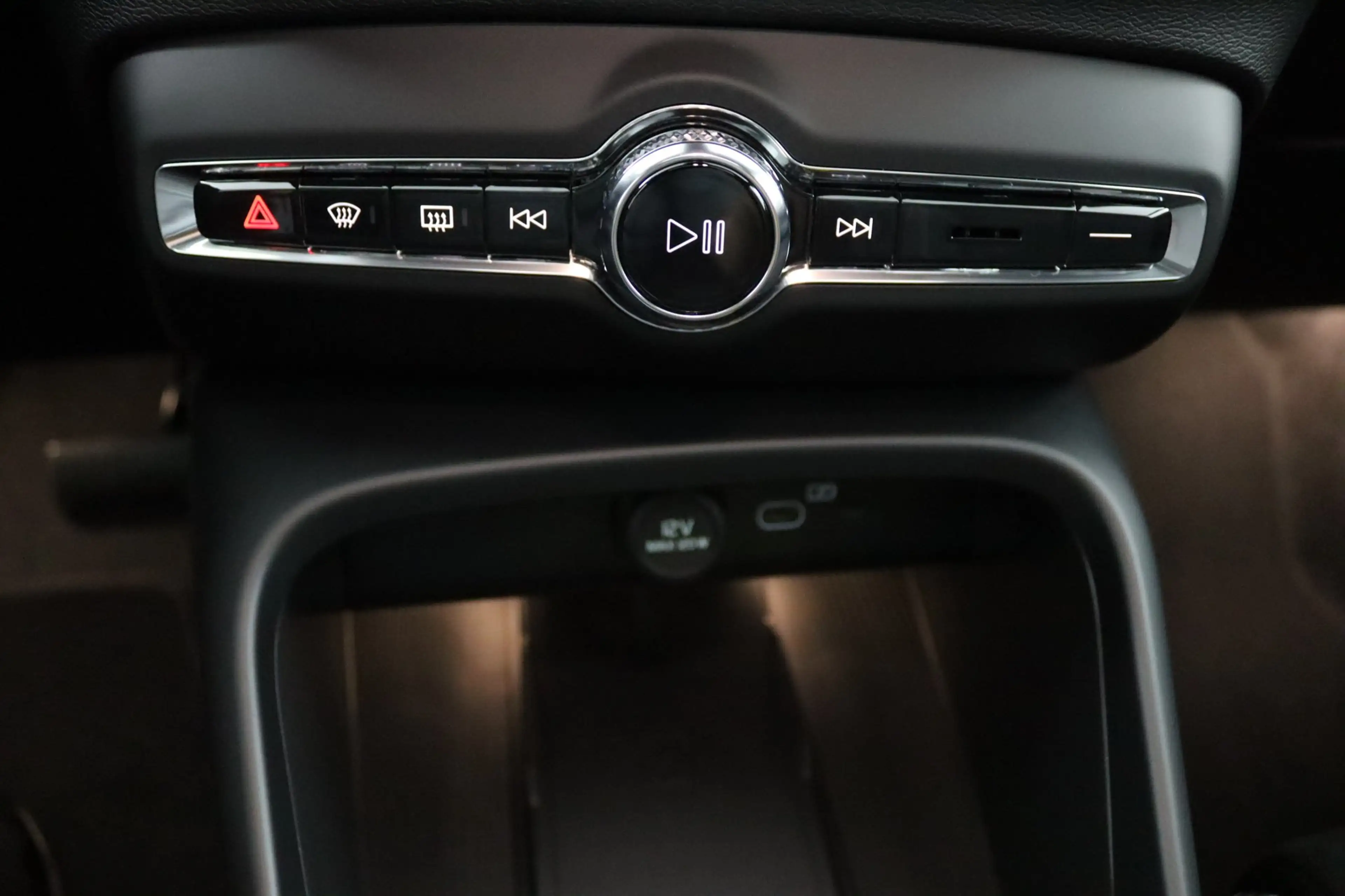 Volvo EX40 Single Motor Extended Range Plus Dark 82 kWh | Pan — photo 42