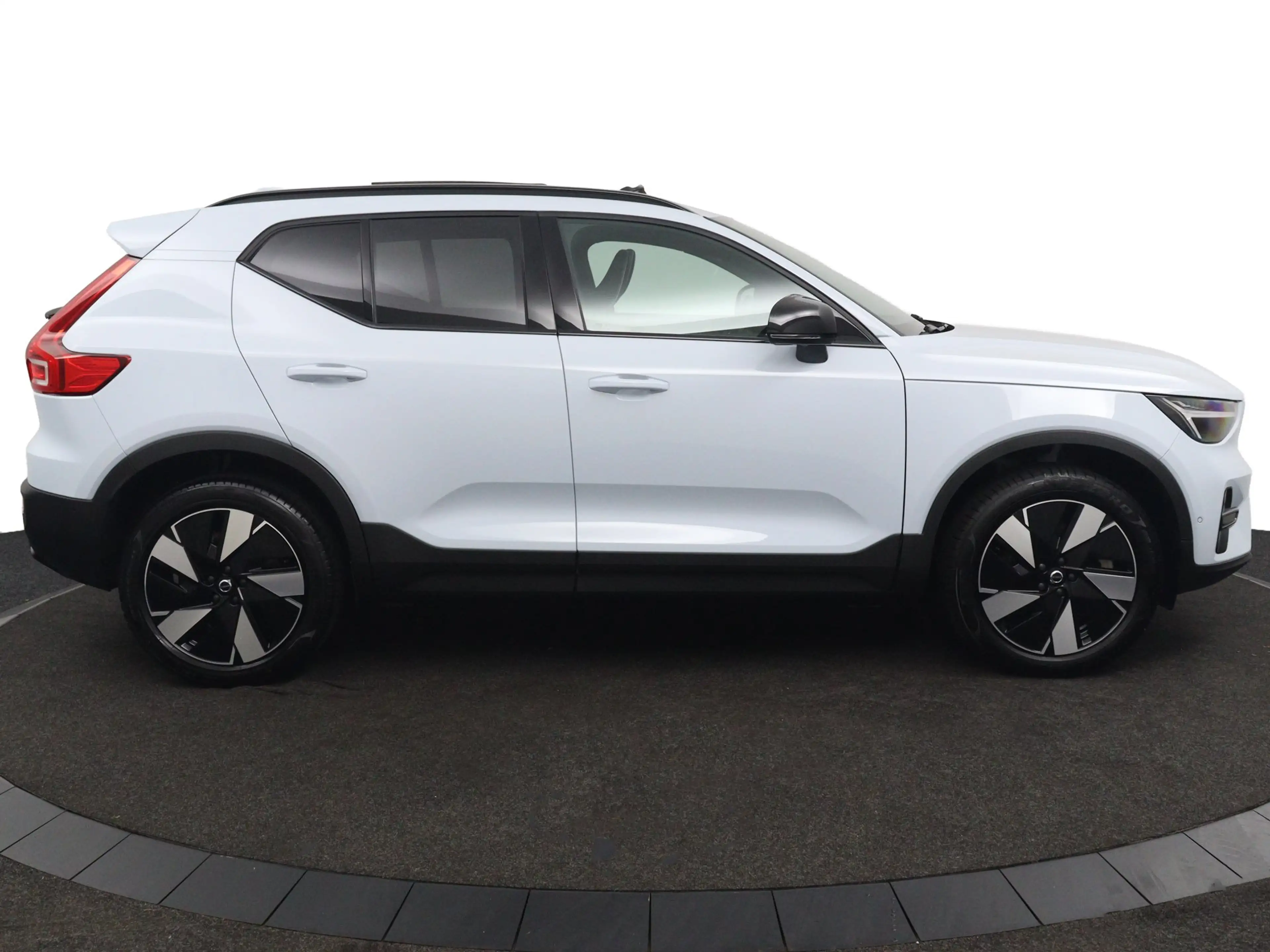 Volvo EX40 Single Motor Extended Range Plus Dark 82 kWh | Pan — photo 46