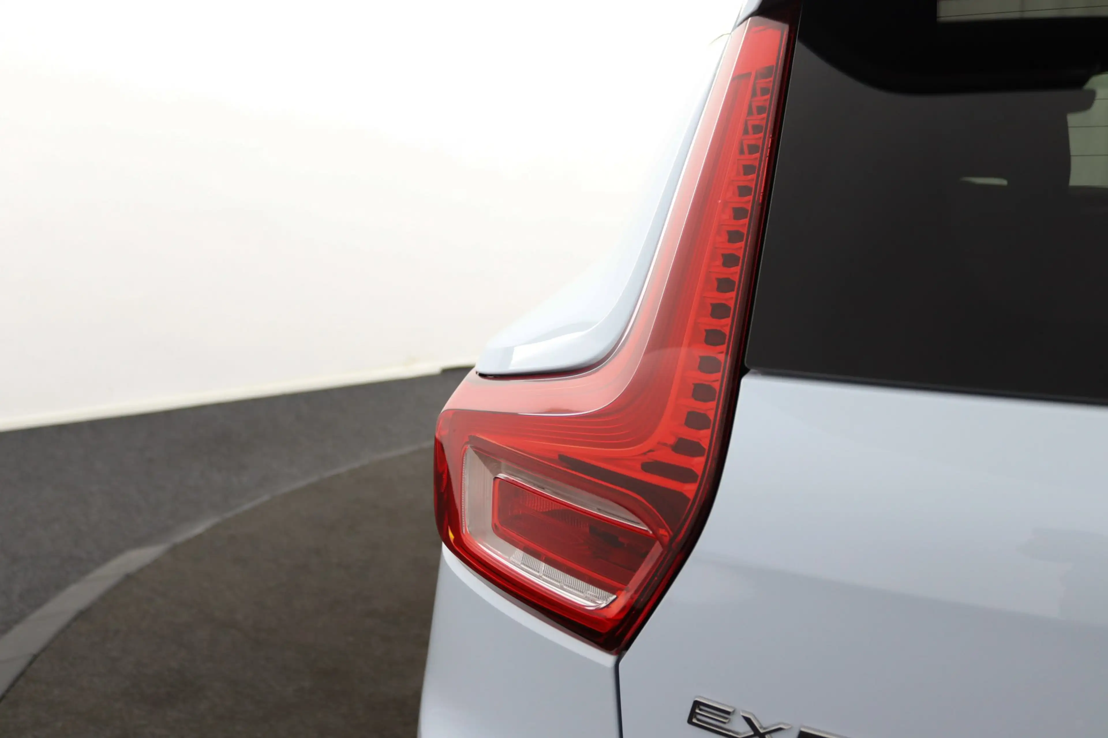 Volvo EX40 Single Motor Extended Range Plus Dark 82 kWh | Pan — photo 39