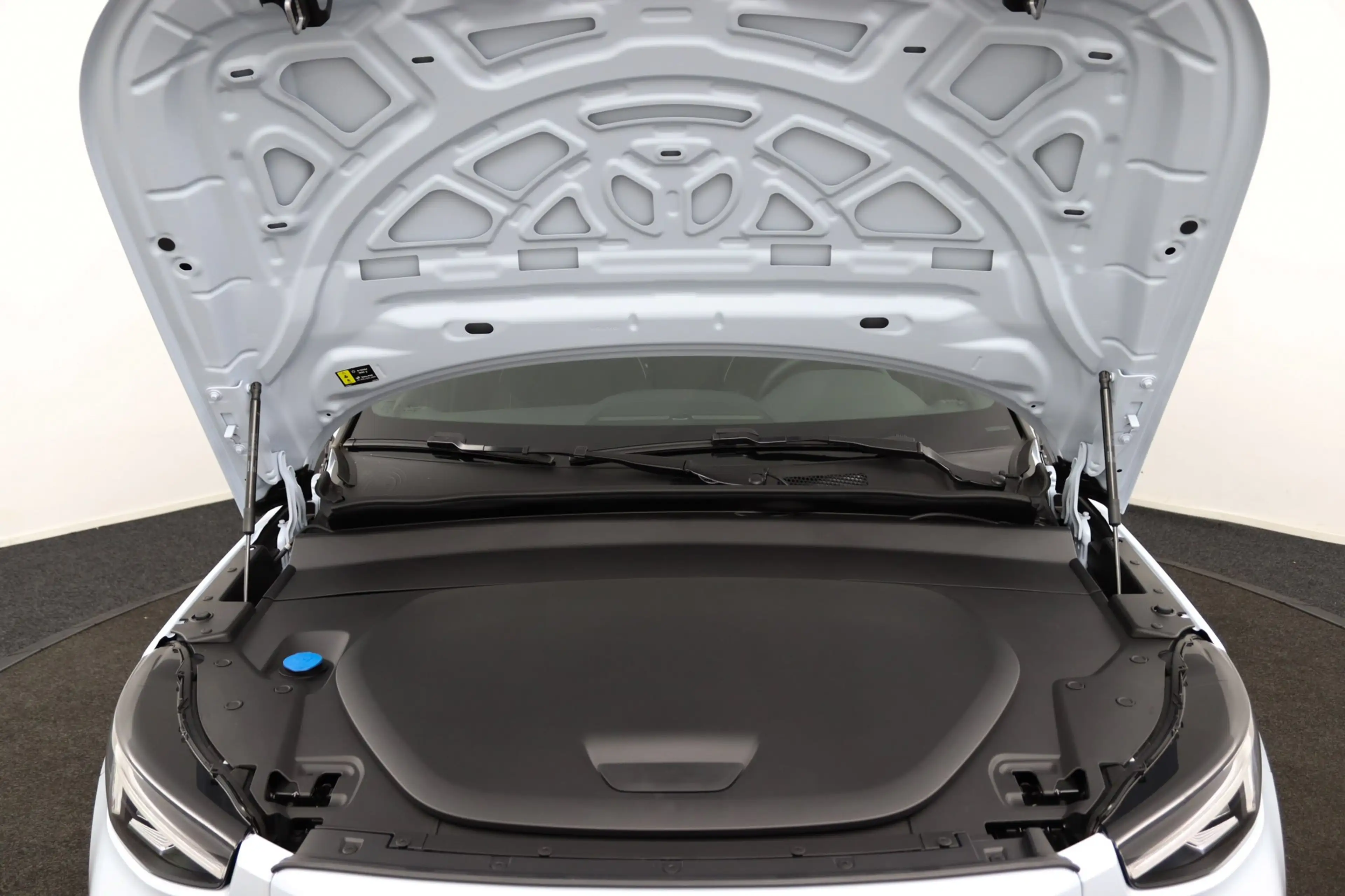 Volvo EX40 Single Motor Extended Range Plus Dark 82 kWh | Pan — photo 27