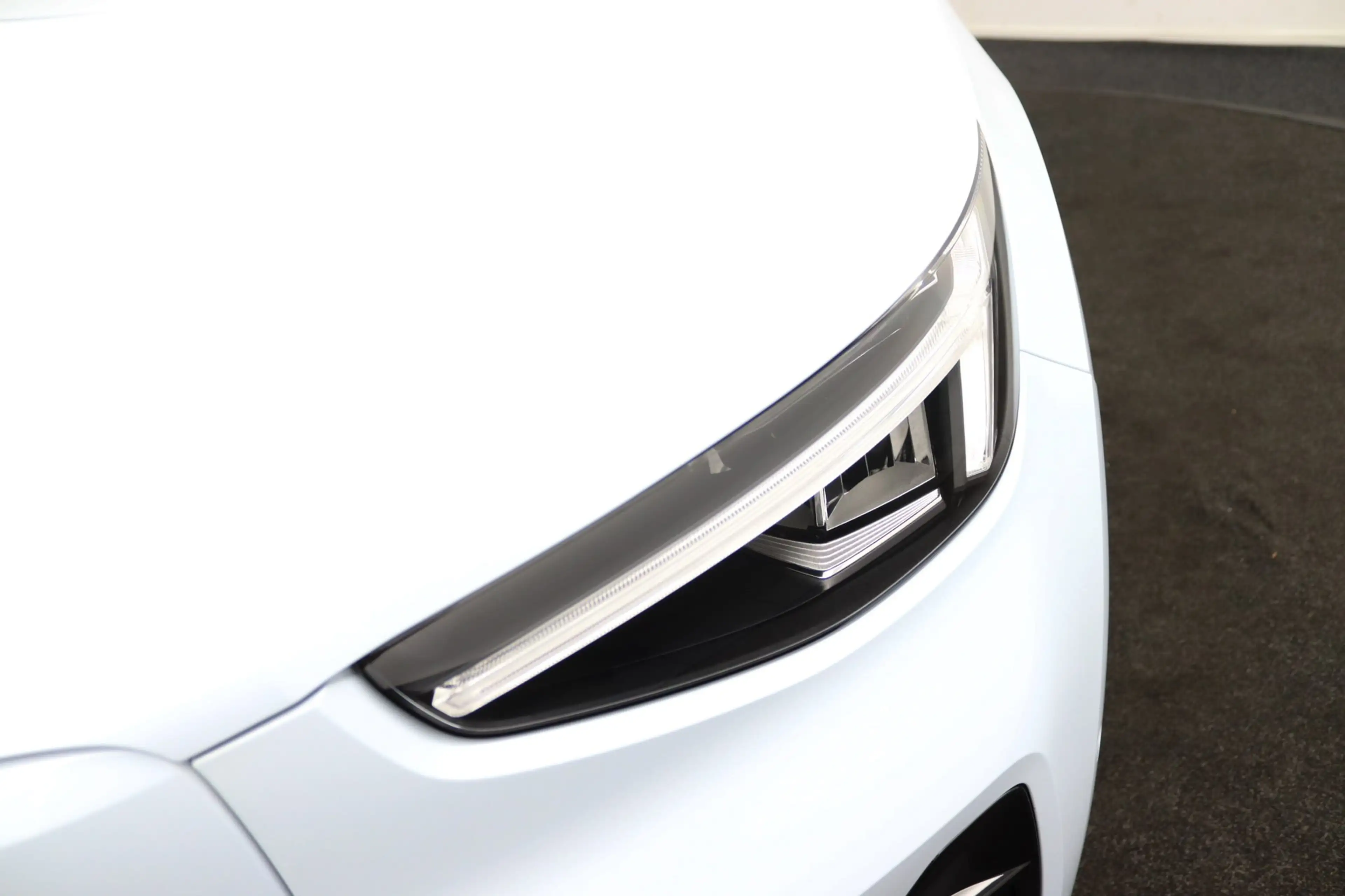 Volvo EX40 Single Motor Extended Range Plus Dark 82 kWh | Pan — photo 38