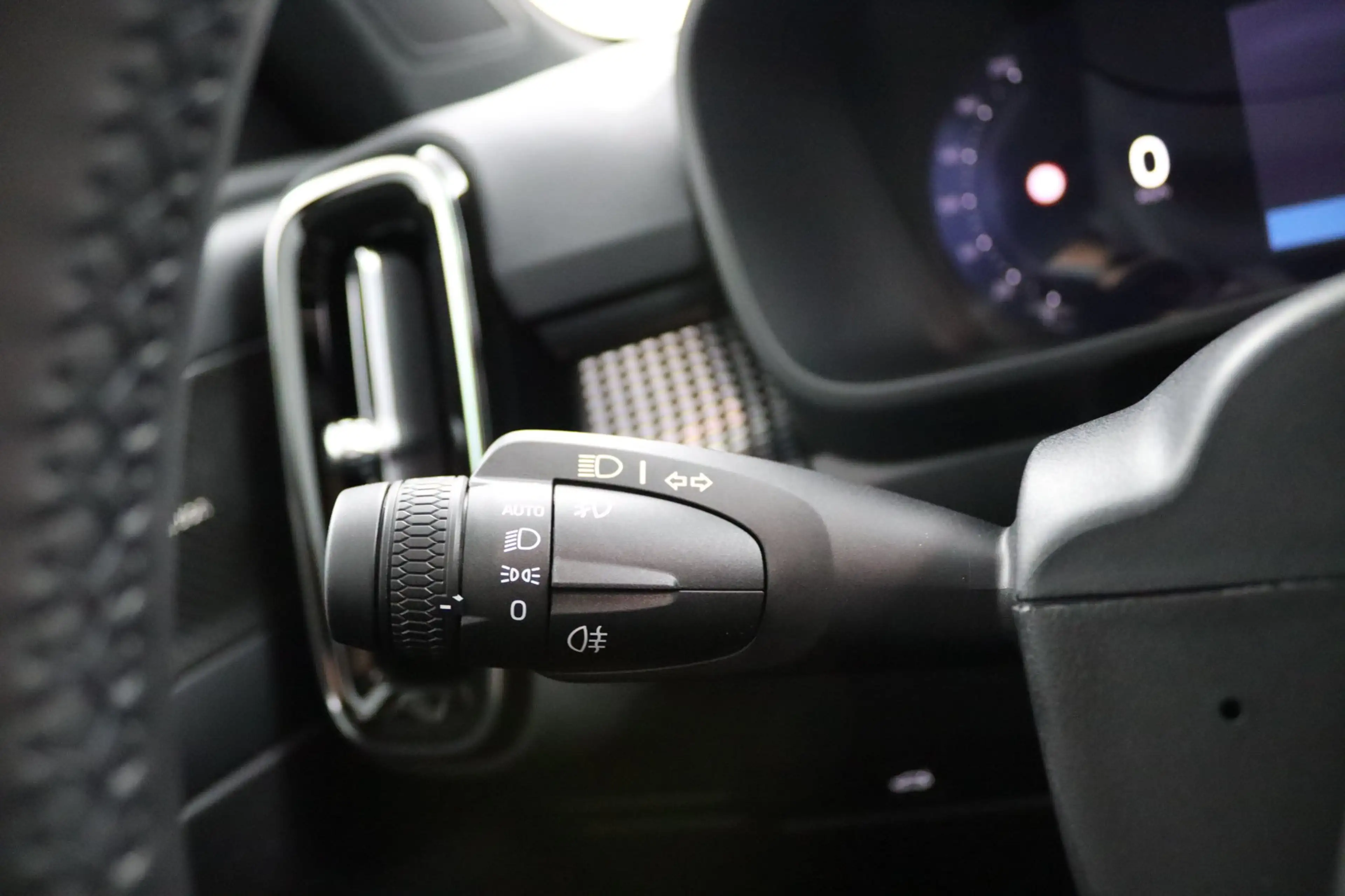 Volvo EX40 Single Motor Extended Range Plus Dark 82 kWh | Pan — photo 32