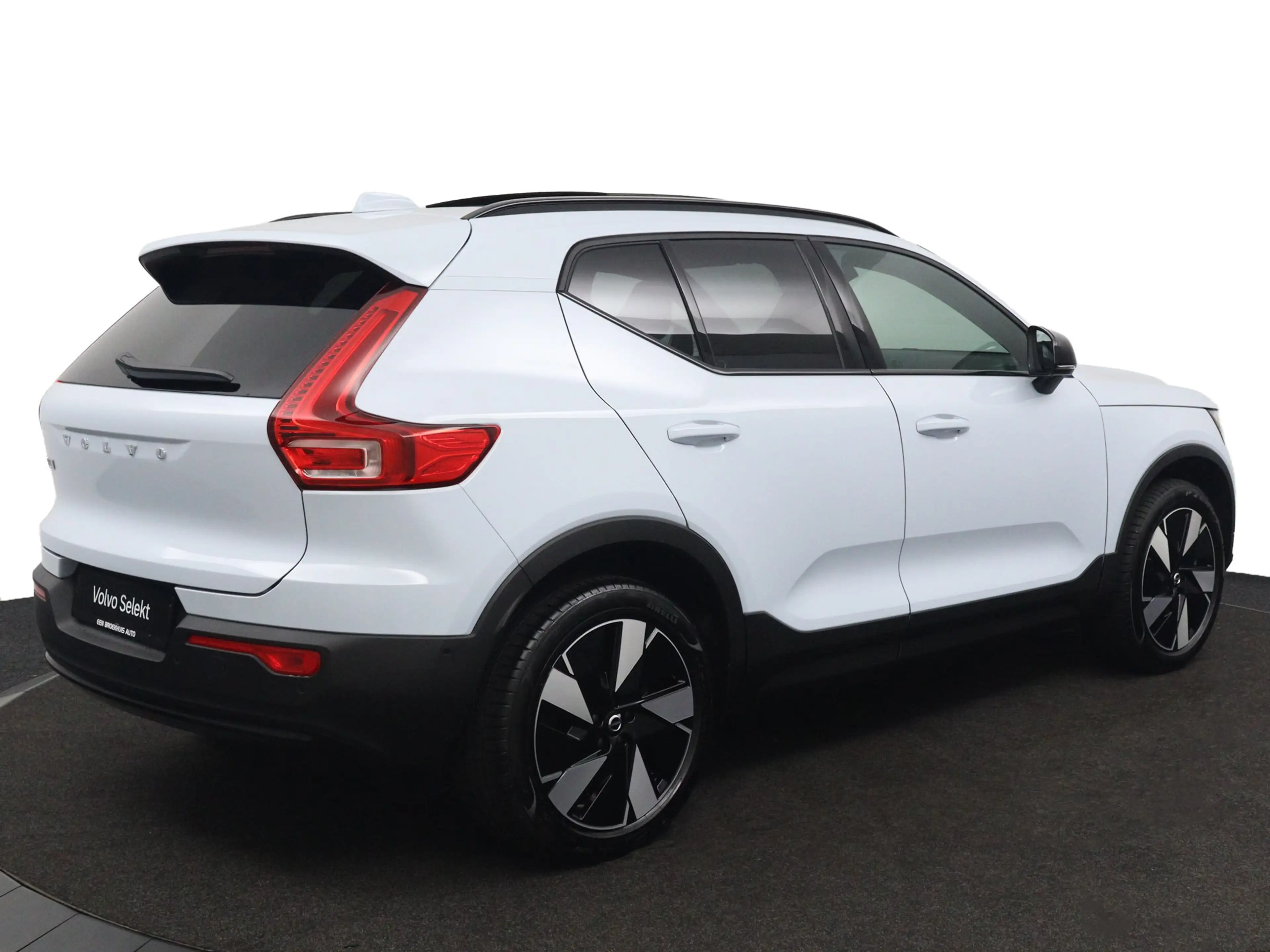 Volvo EX40 Single Motor Extended Range Plus Dark 82 kWh | Pan — photo 4