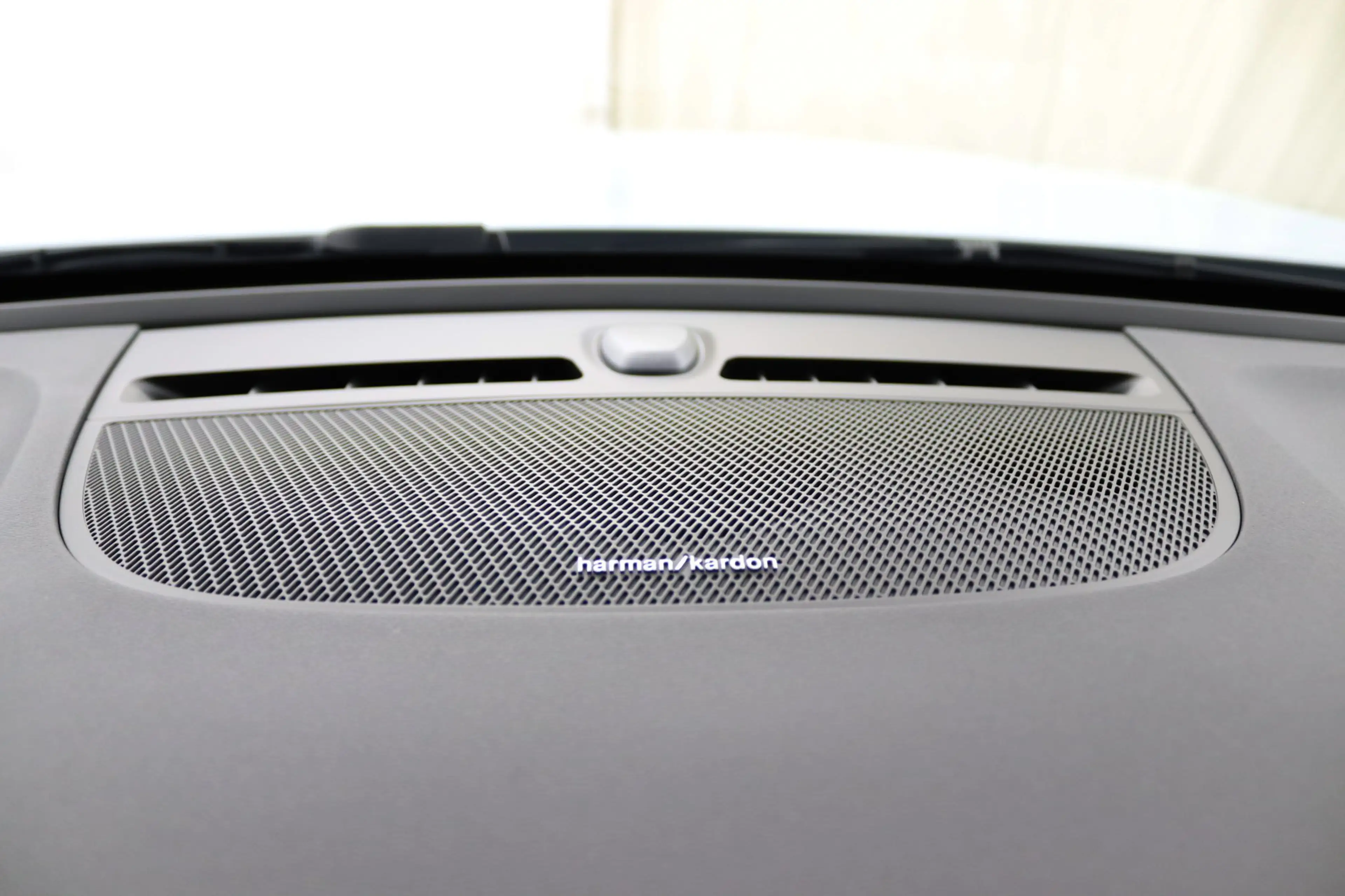 Volvo EX40 Single Motor Extended Range Plus Dark 82 kWh | Pan — photo 19