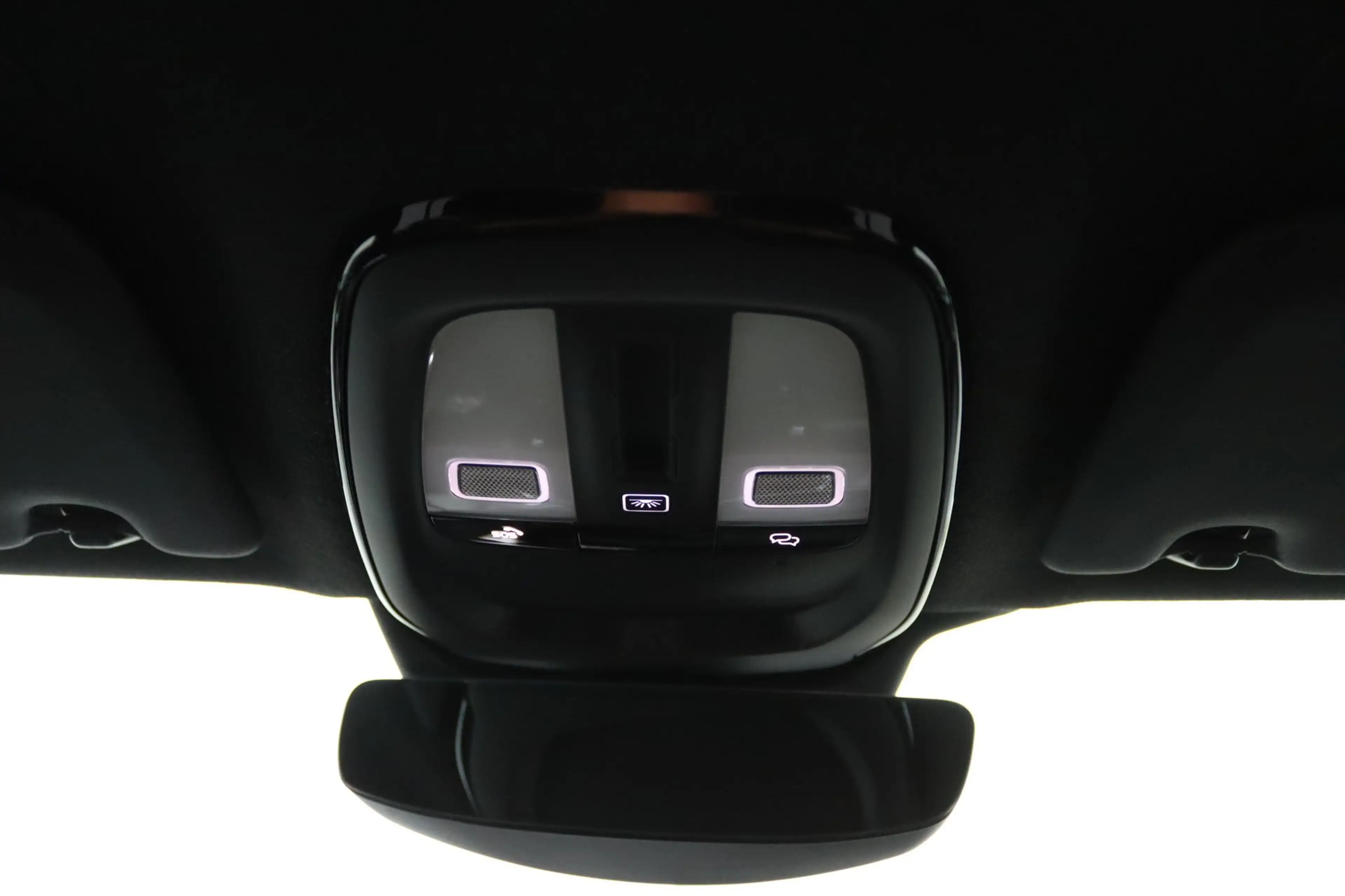 Volvo EX40 Single Motor Extended Range Plus Dark 82 kWh | Pan — photo 34