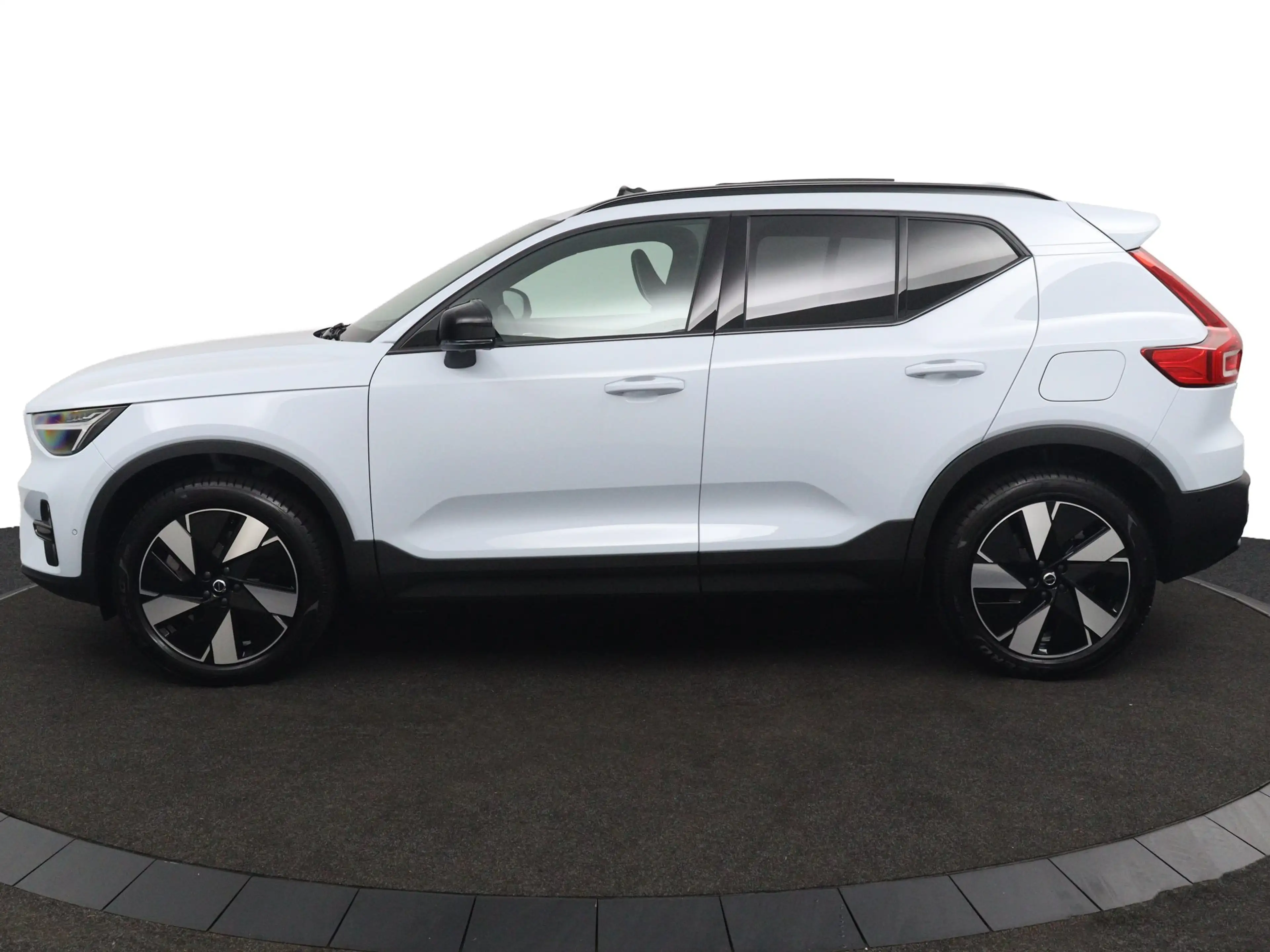 Volvo EX40 Single Motor Extended Range Plus Dark 82 kWh | Pan — photo 3
