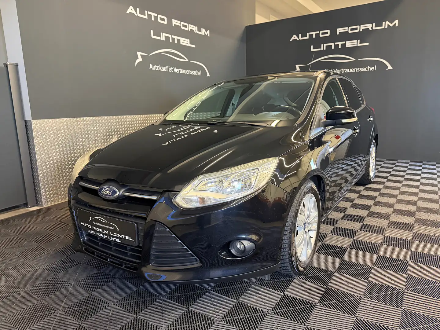 Ford Focus Trend 1.6 Lim. SZH-ZV-KLIMA-TÜV NEU-ALLWETTER- Schwarz - 1