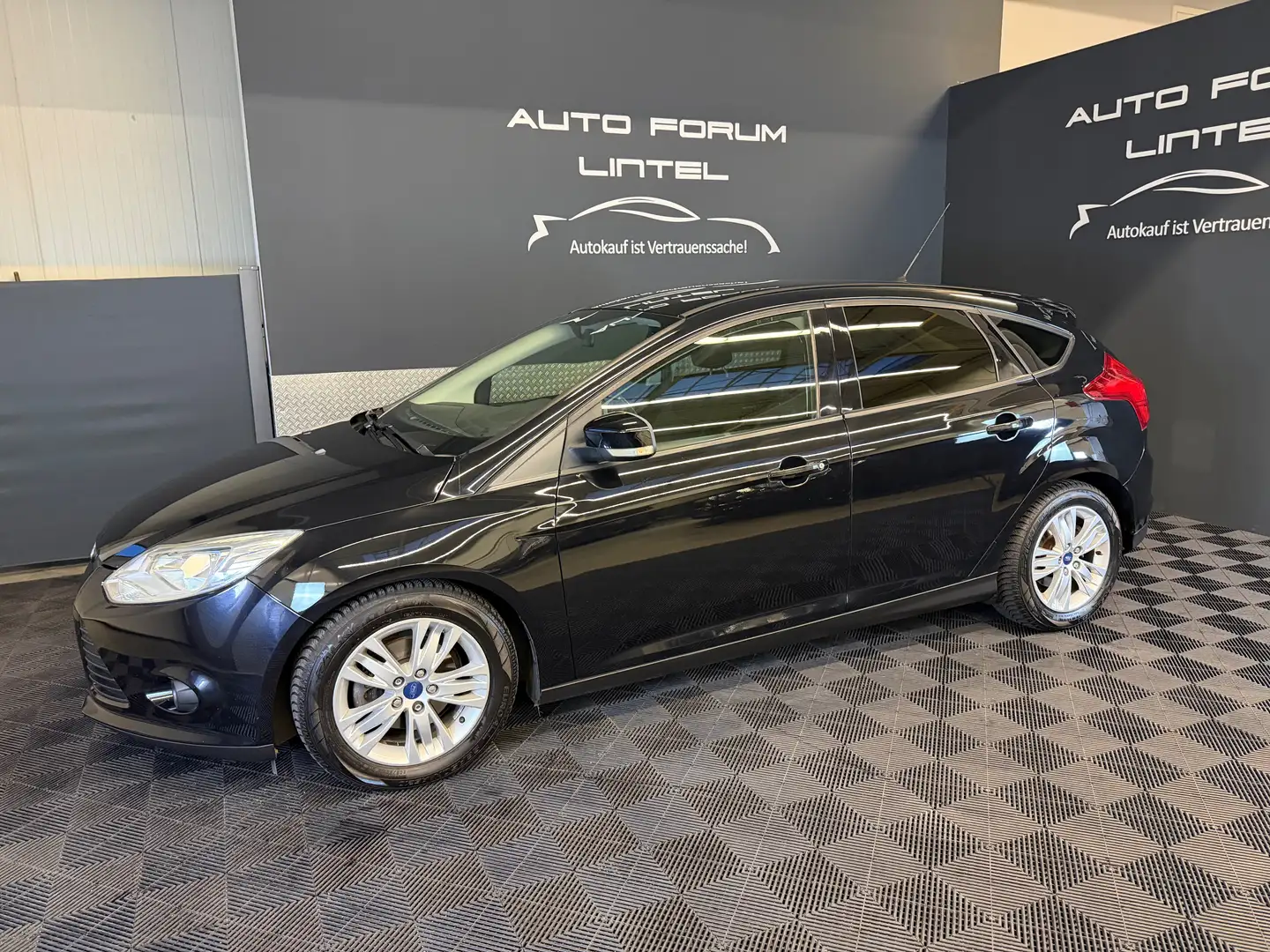 Ford Focus Trend 1.6 Lim. SZH-ZV-KLIMA-TÜV NEU-ALLWETTER- Schwarz - 2