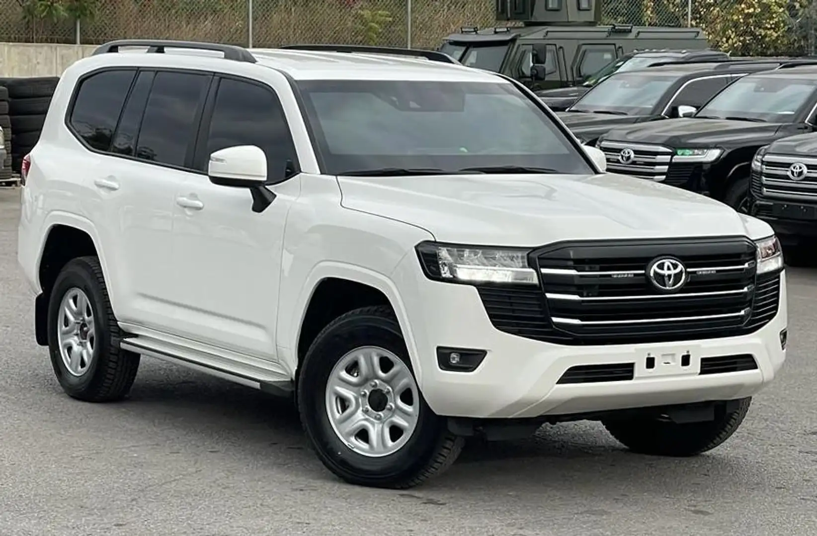 Toyota Land Cruiser LC 300 GXR armored gepanzert  B6 Bílá - 1