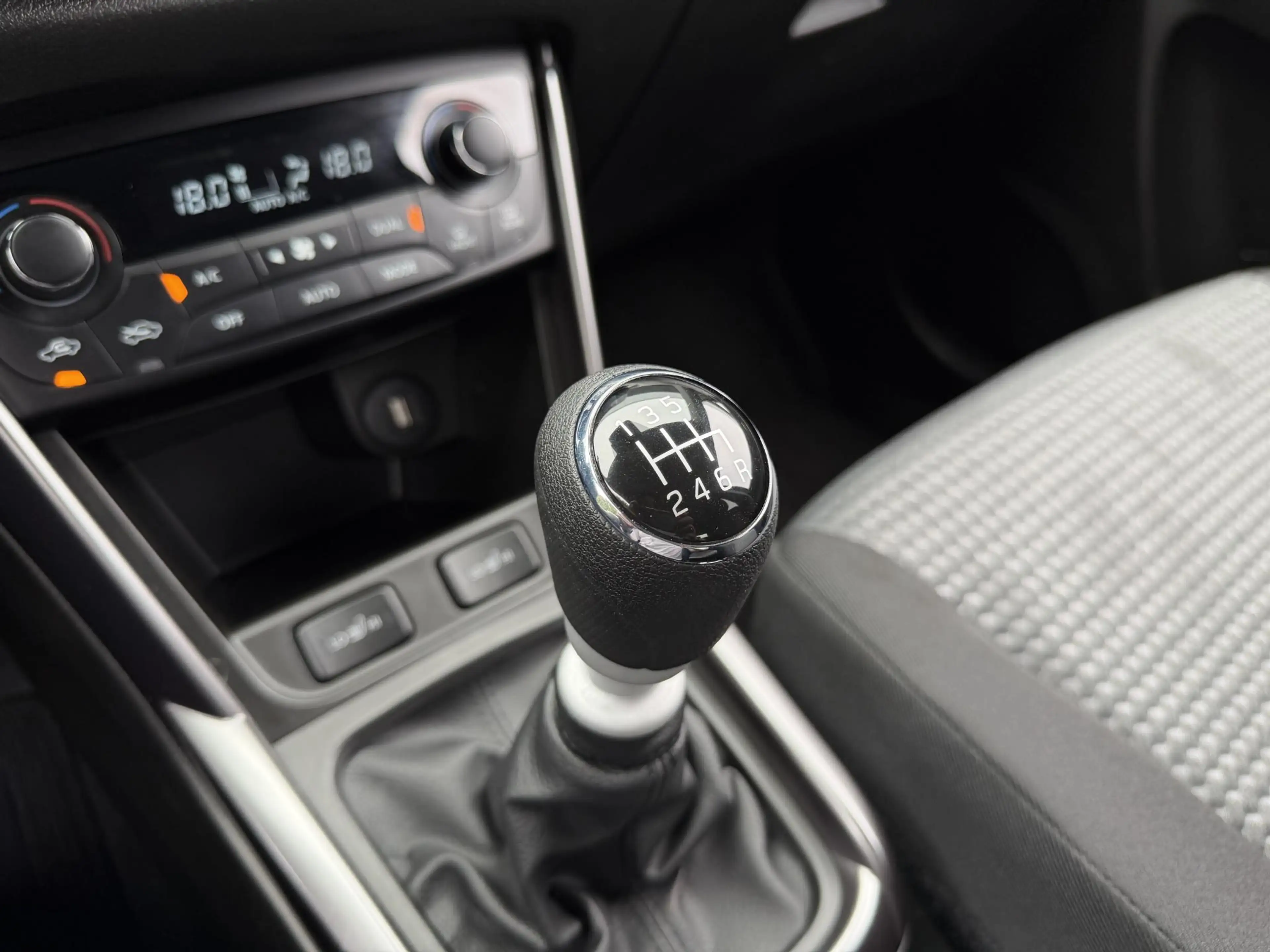 Suzuki S-Cross 1.4 Boosterjet Select Smart Hybrid 110PK | Navigat — photo 23