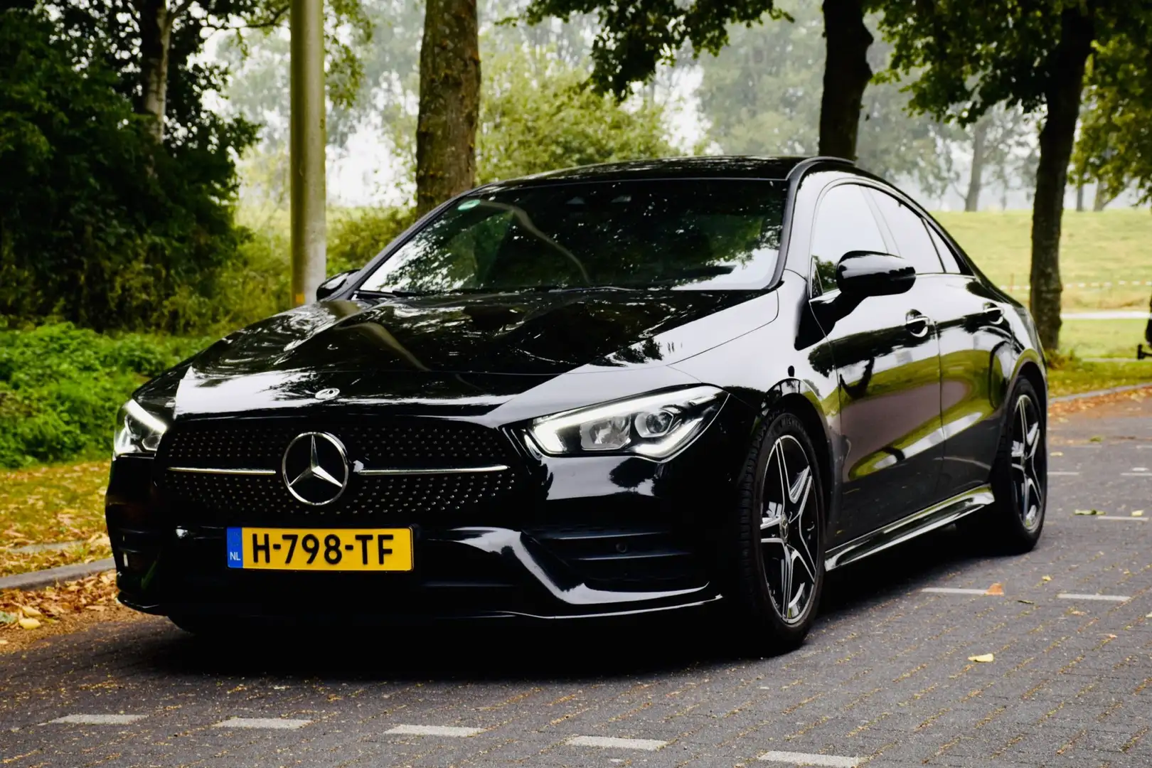 Mercedes-Benz CLA 200 Business Sol. AMG Zwart - 1