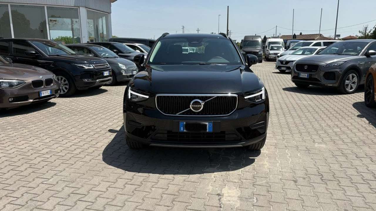 Volvo XC40 B3 automatico Essential **SOLO 10.000 KM**