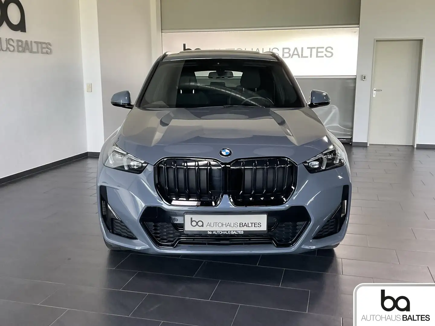 BMW X1 X1 sDrive 20i M Sport 19"/Pano/Park/DrivPlus/AHK Gris - 2