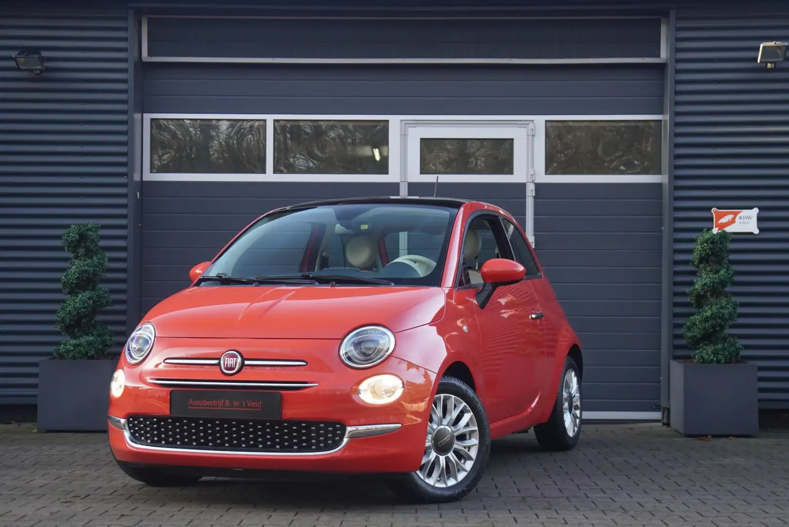 Fiat 500 1.2 Lounge PANO NAVI PDC LED FACELIFT Rot - 1