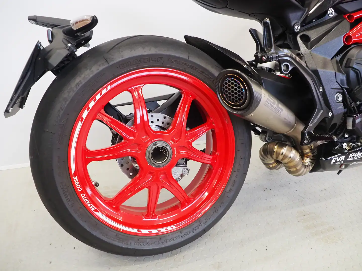 MV Agusta Brutale 800 RC Rouge - 2