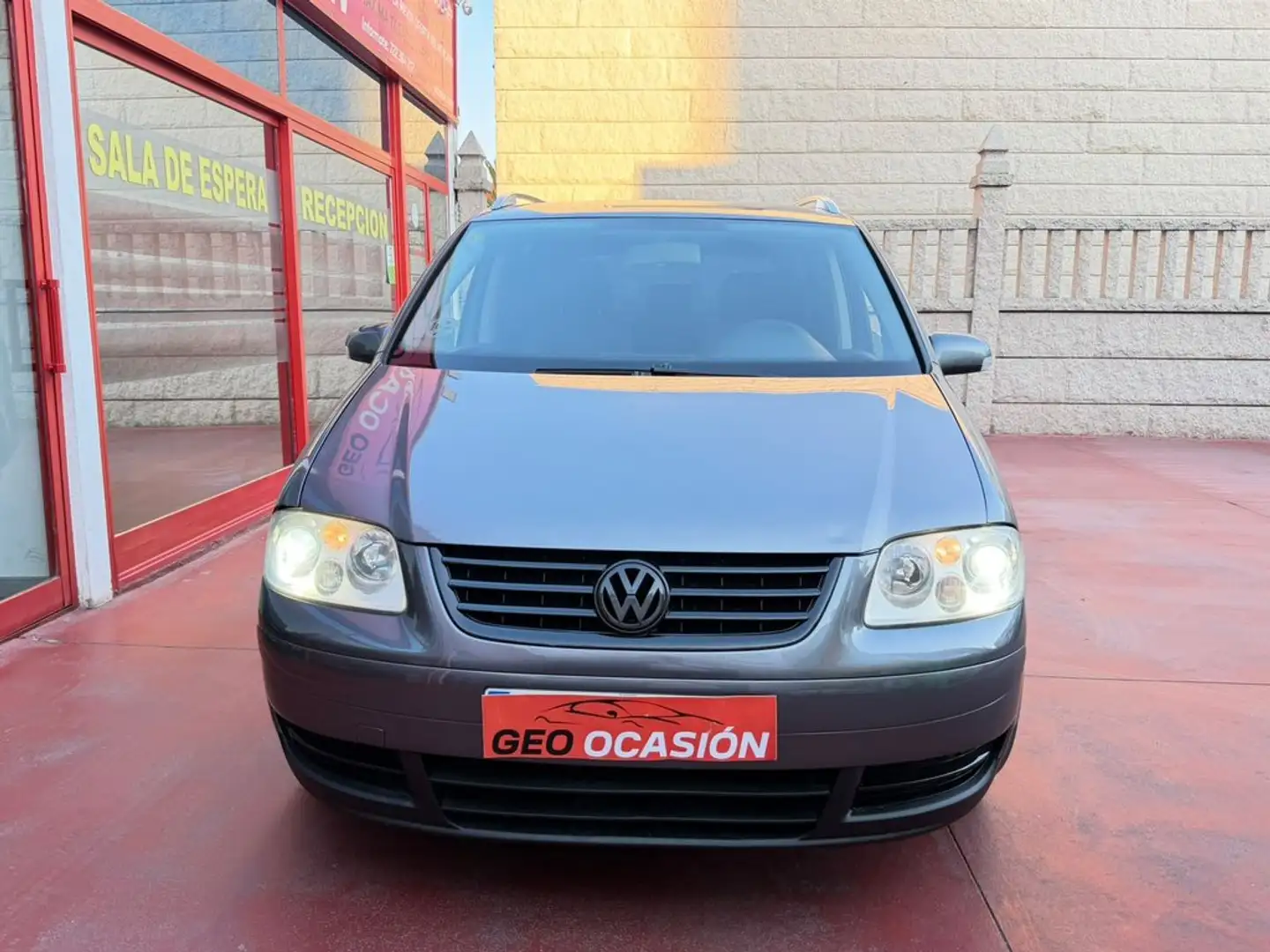 Volkswagen Touran 2.0TDI Advance DSG Gris - 2