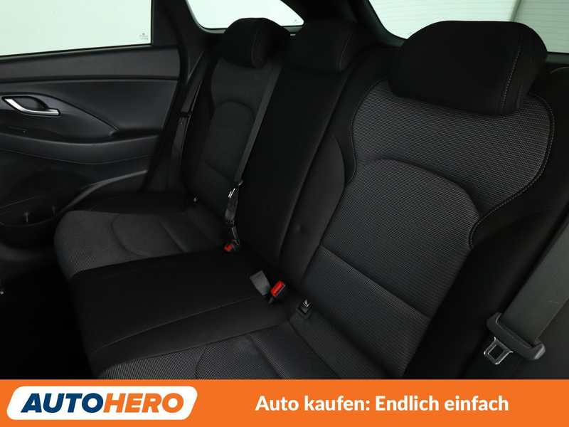 Hyundai i30 1.4 MPI Trend *NAVI*TEMPO*CAM*PDC*SHZ* — photo 14