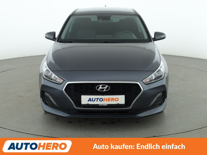 Hyundai i30 1.4 MPI Trend *NAVI*TEMPO*CAM*PDC*SHZ* — photo 9