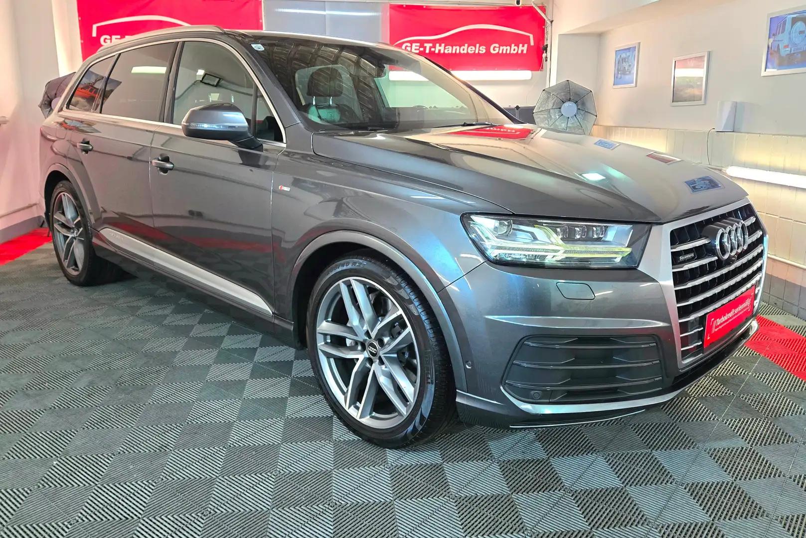 Audi Q7 3,0 TDI Quattro 7-Sitze S-line Virtual Cockpit Grau - 2