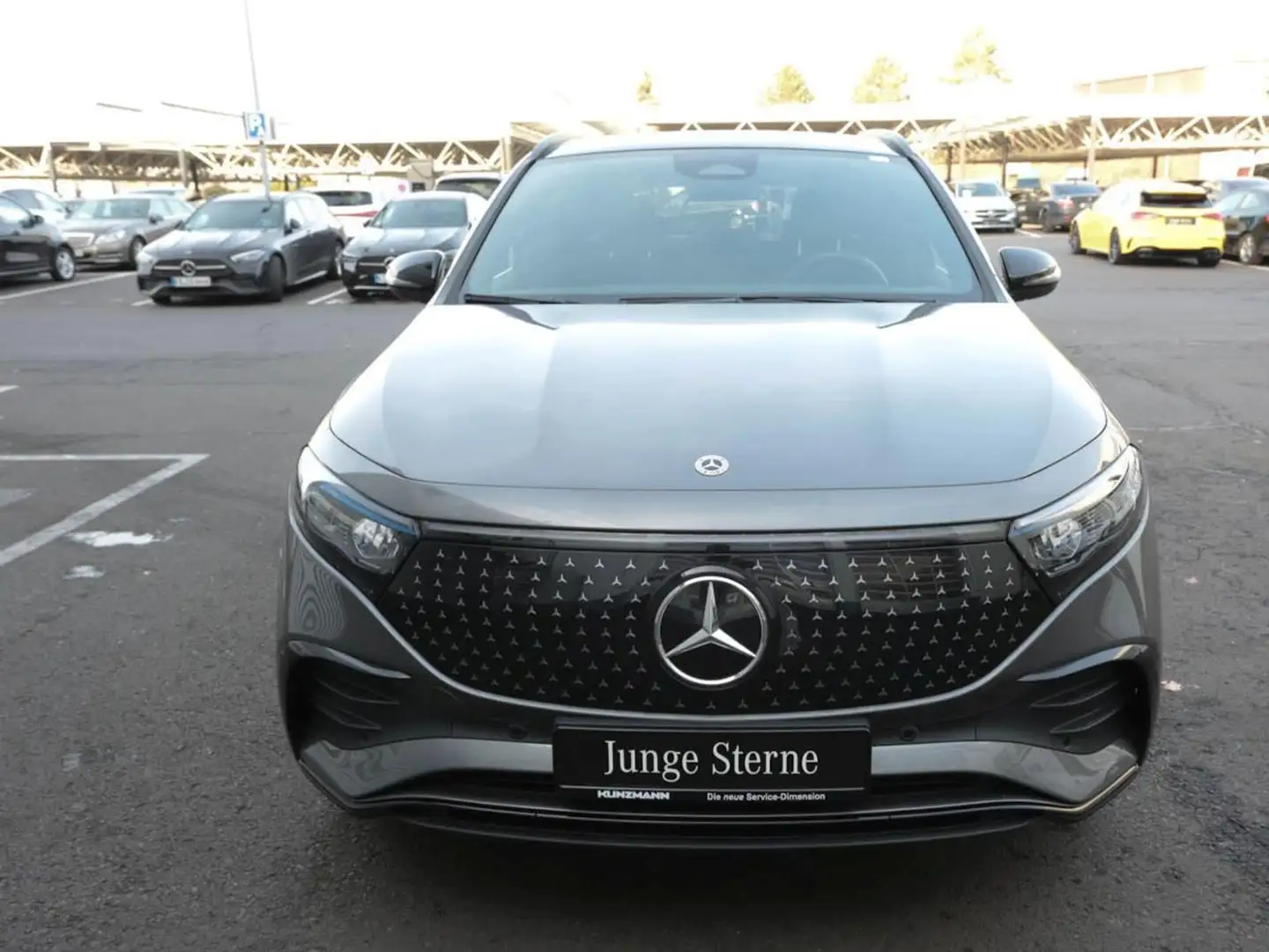Mercedes-Benz EQA 300 4M AMG Night Panorama Distronic Winter-P Grau - 2