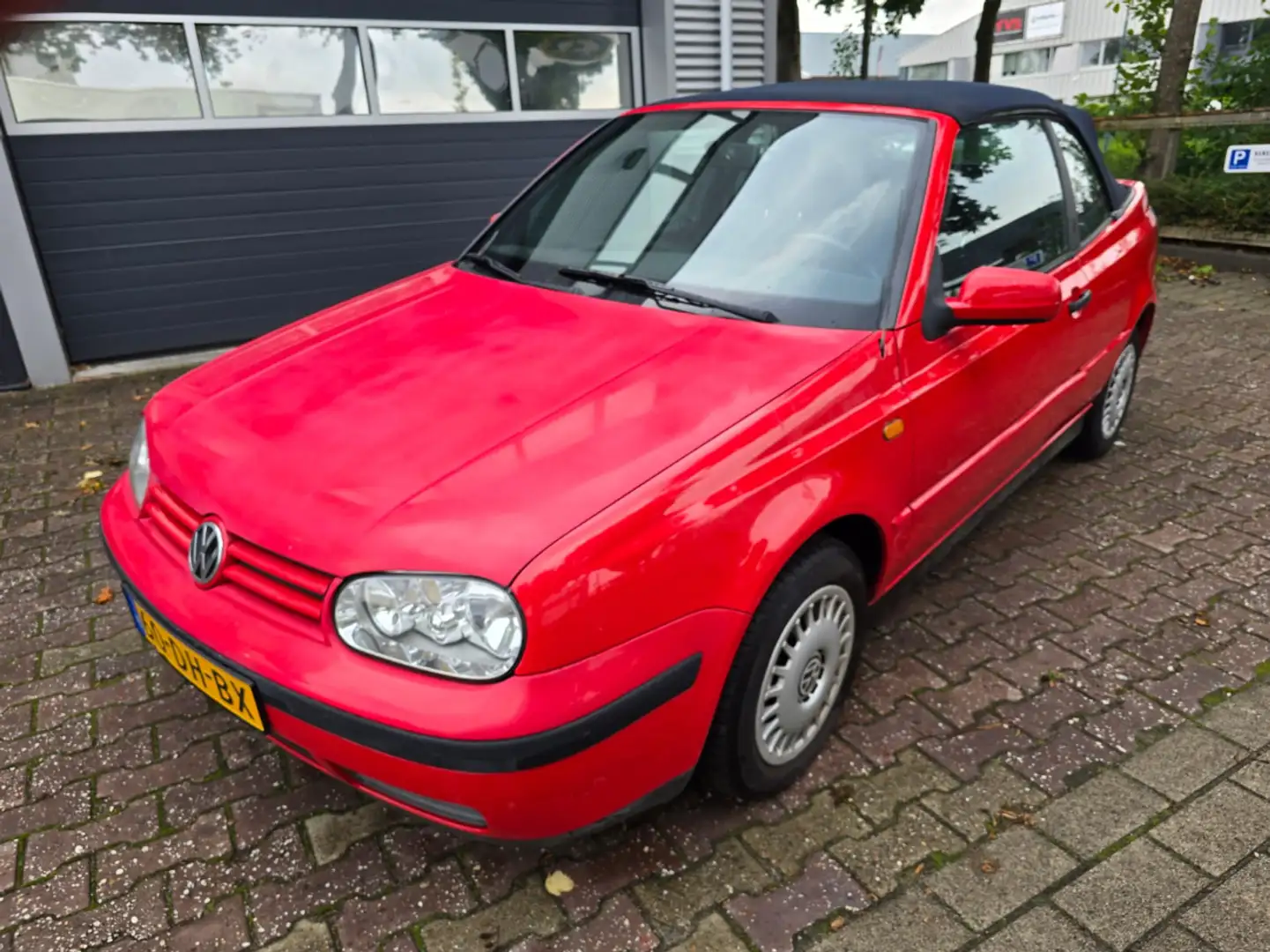 Volkswagen Golf Cabriolet Rojo - 1