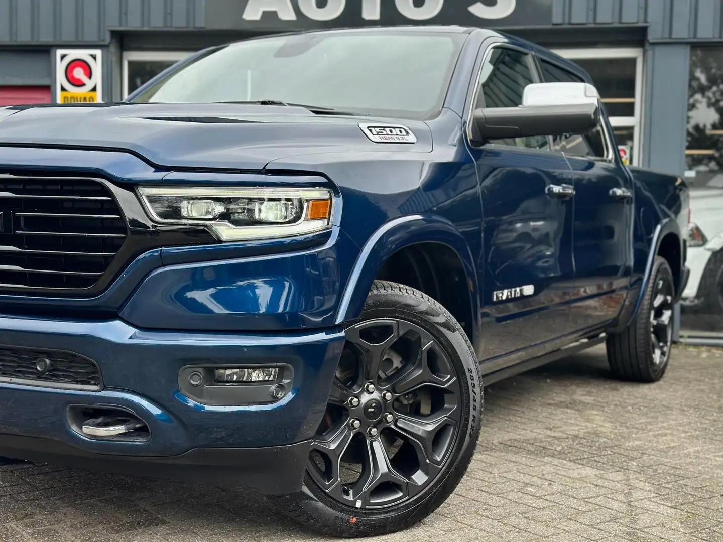 Dodge RAM 1500 5.7 V8 4x4 Crew Cab Longhorn 2020 Blauw - 2