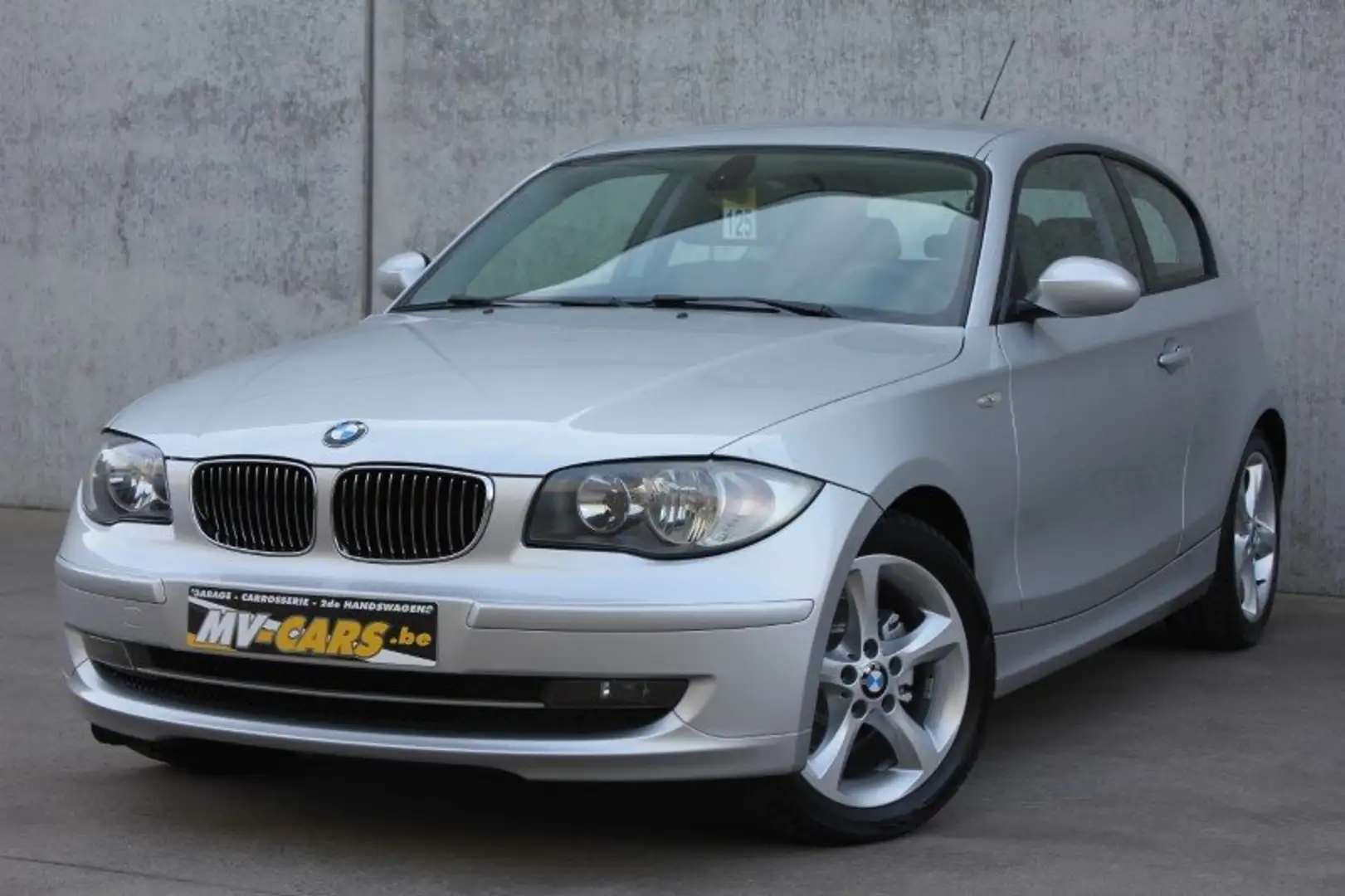 BMW 118 BMW 118i/3-deur/zilver Zilver - 2