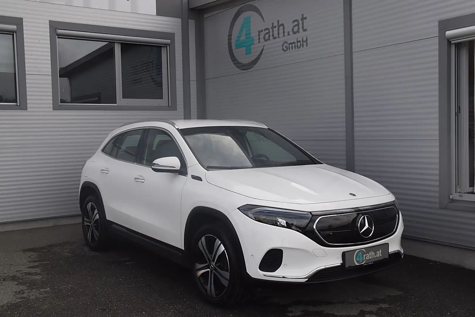 Mercedes-Benz EQA 250 66,5 kWh Aut. LED/NAVI/RFK / NETTO: 23.983 € Weiß - 1