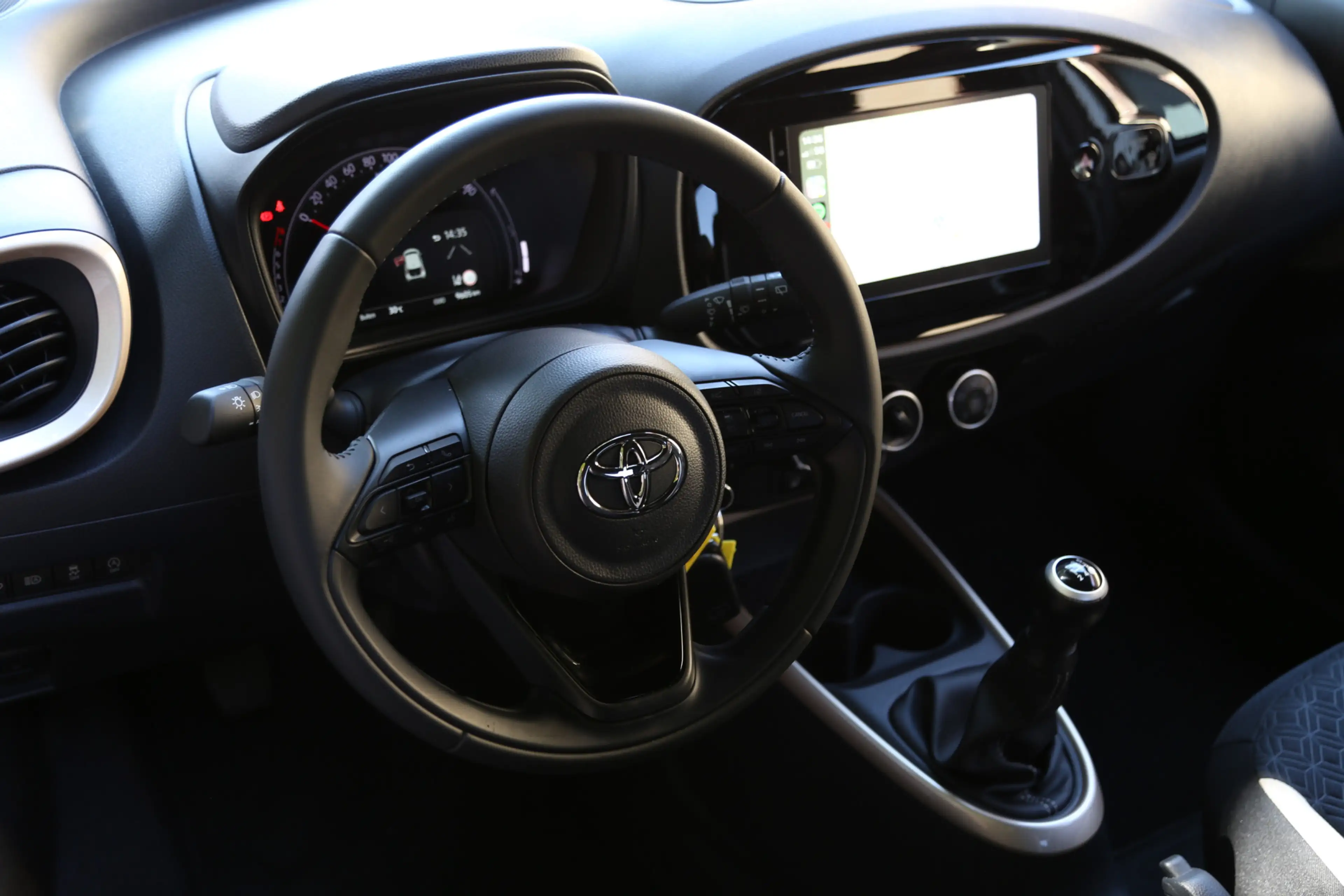 Toyota Aygo X 1.0 VVT-i MT Pulse Bi-Tone Navi Camera ACC — photo 9