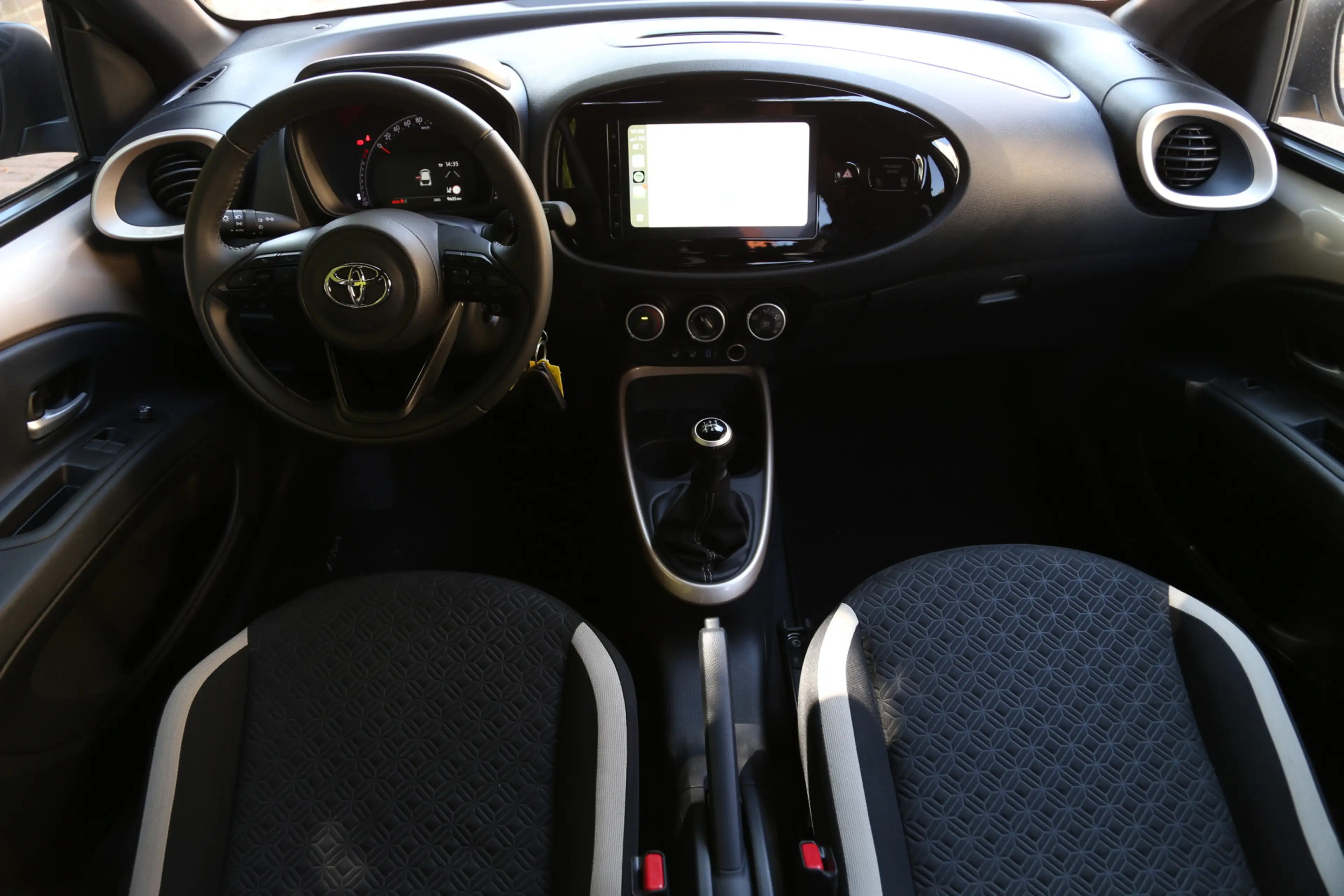 Toyota Aygo X 1.0 VVT-i MT Pulse Bi-Tone Navi Camera ACC — photo 5