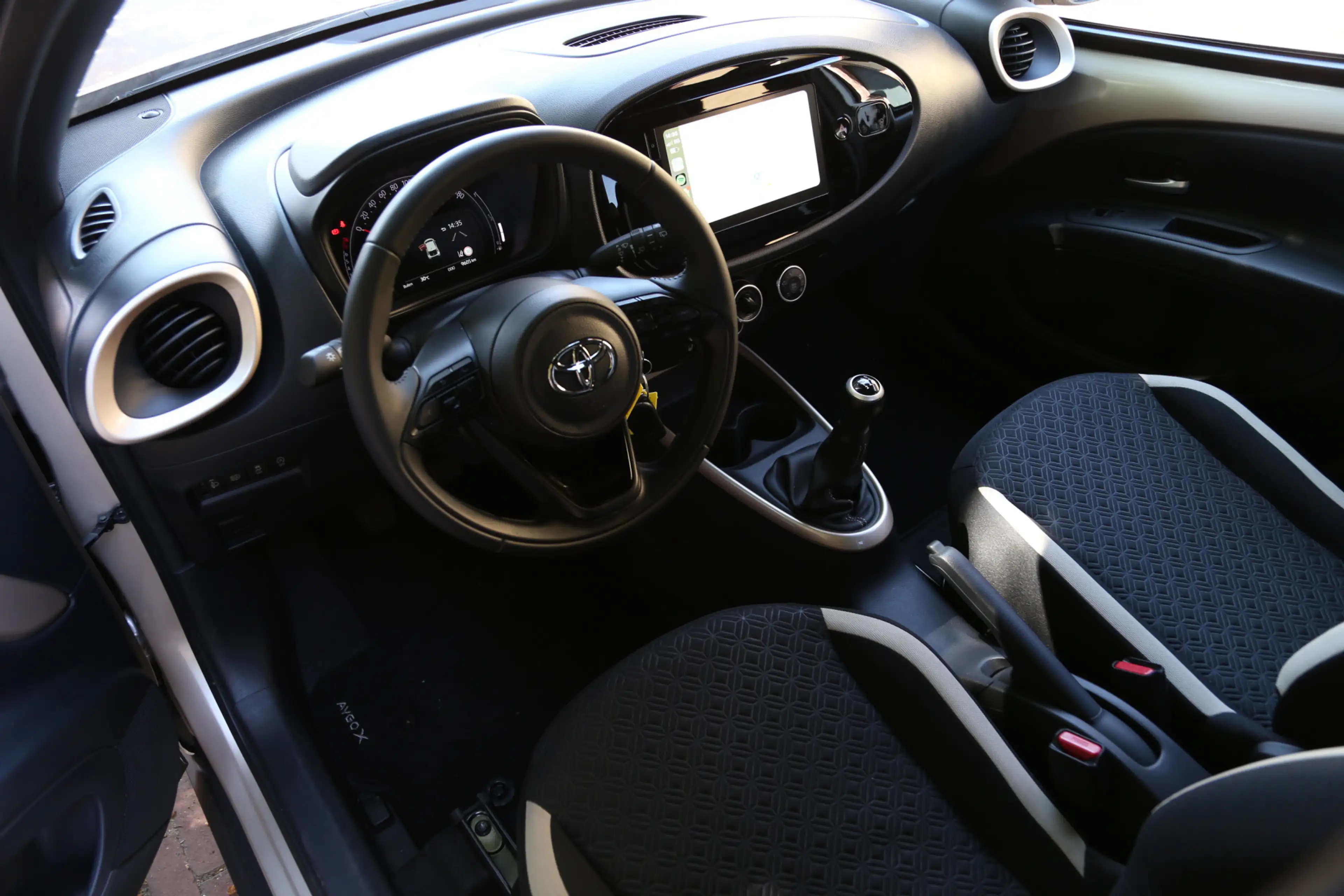 Toyota Aygo X 1.0 VVT-i MT Pulse Bi-Tone Navi Camera ACC — photo 6