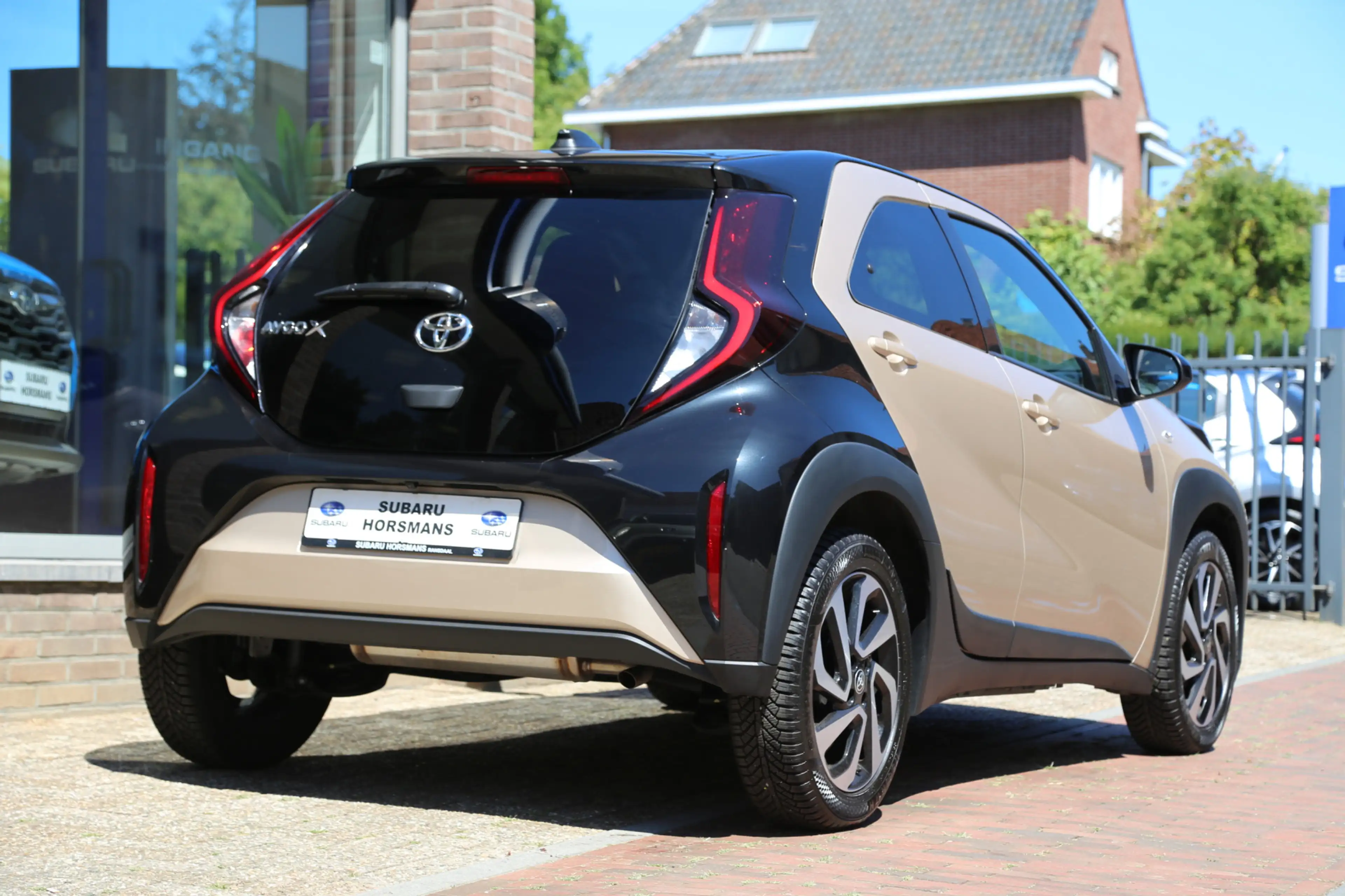Toyota Aygo X 1.0 VVT-i MT Pulse Bi-Tone Navi Camera ACC — photo 3