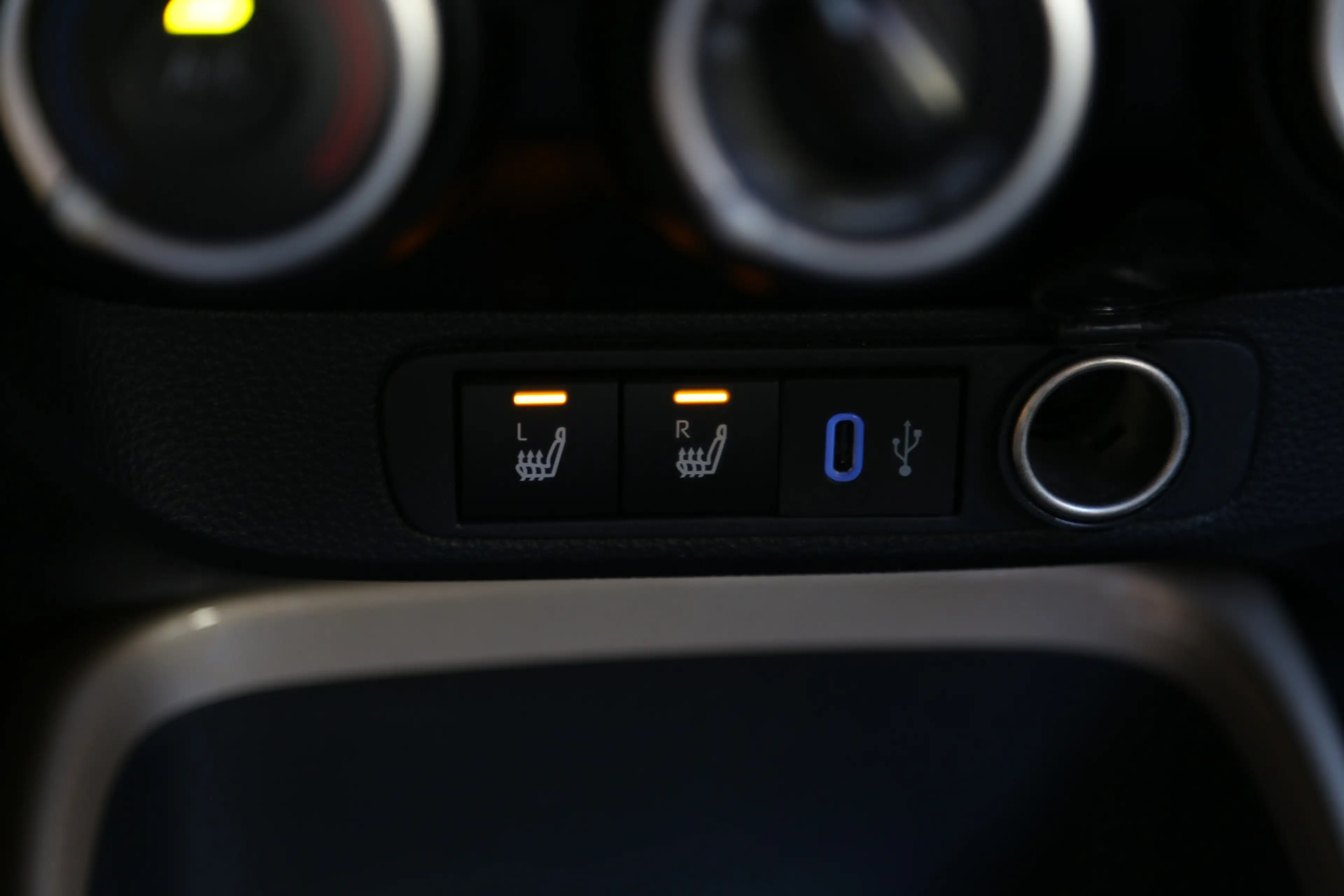 Toyota Aygo X 1.0 VVT-i MT Pulse Bi-Tone Navi Camera ACC — photo 12