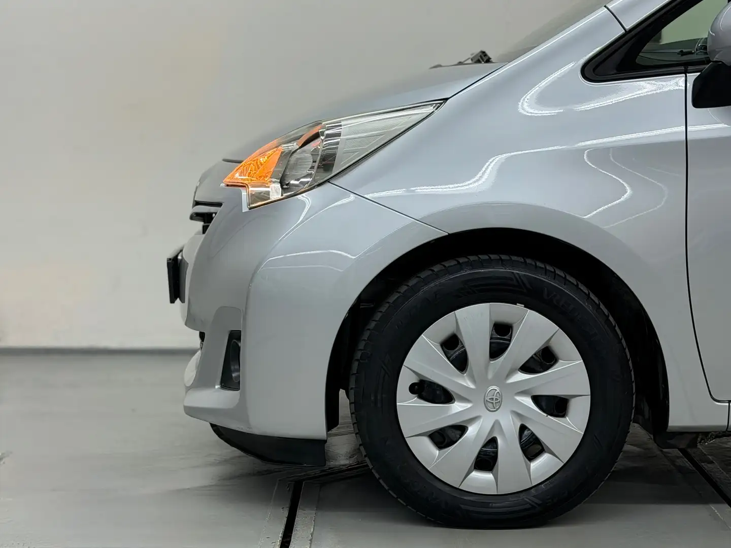 Toyota Verso-S 1.3 VVT-i Aspiration Automaat Trekhaak Camera Gris - 2