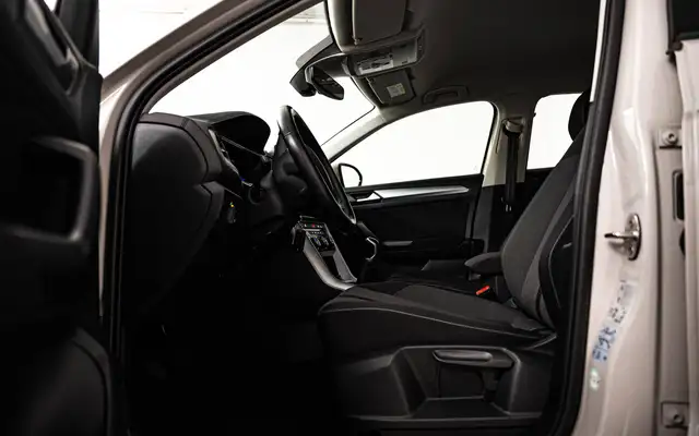 Volkswagen T-Roc view 7