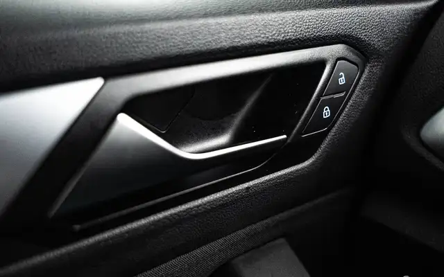 Volkswagen T-Roc view 22