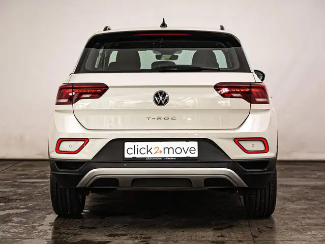 Volkswagen T-Roc view 3