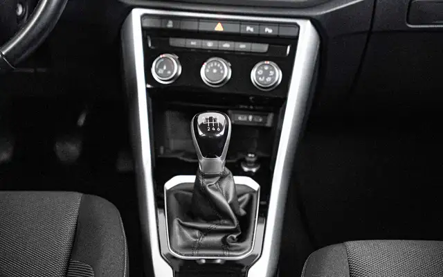 Volkswagen T-Roc view 14