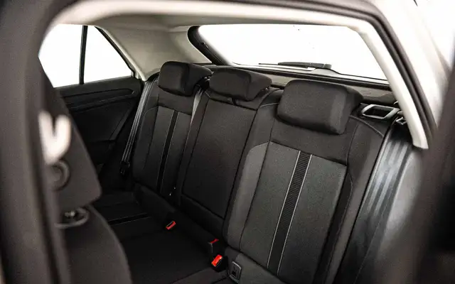 Volkswagen T-Roc view 9